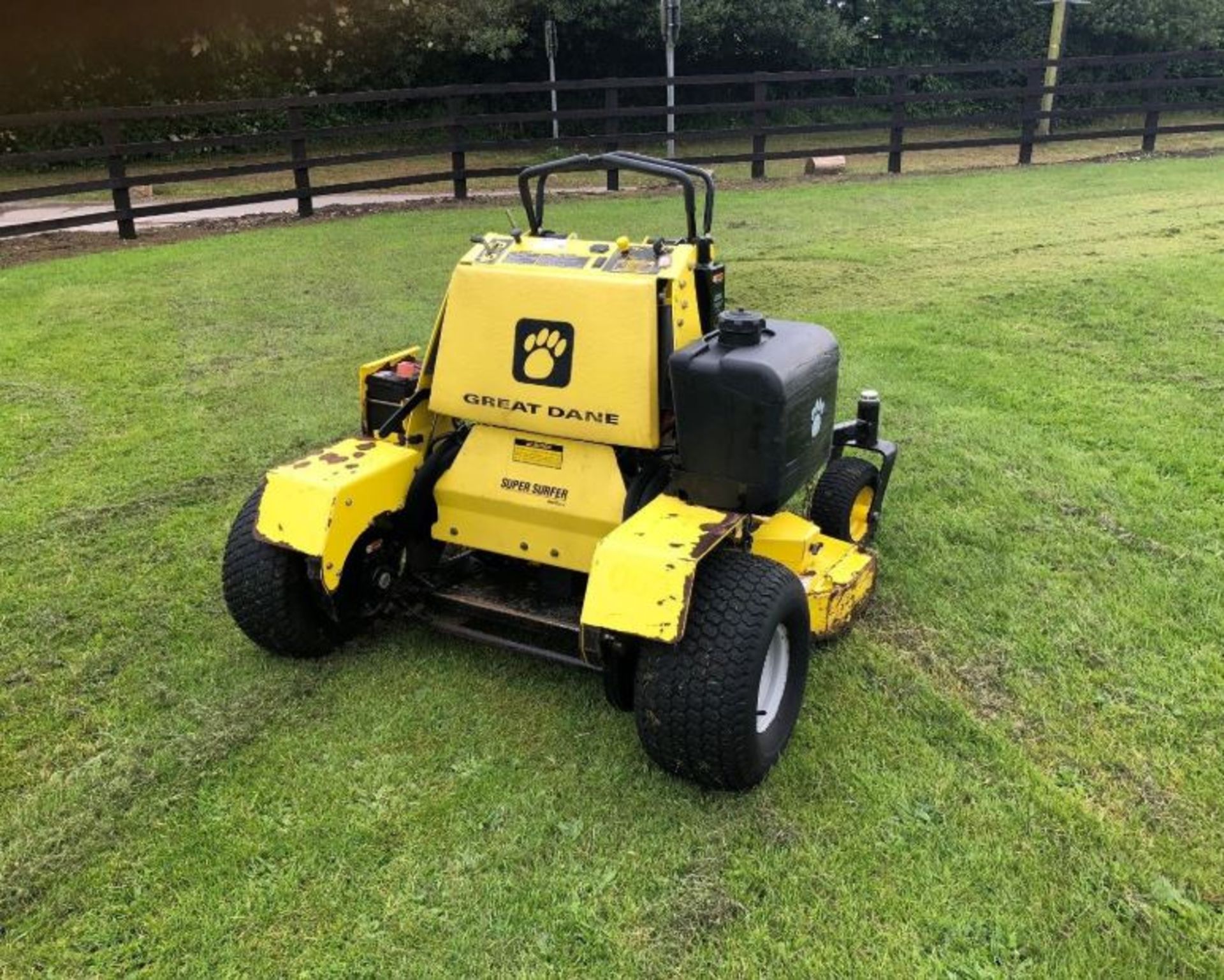 STAND ON ZERO TURN MOWER GREAT DANE SUPER SURFER 2 - Image 4 of 5