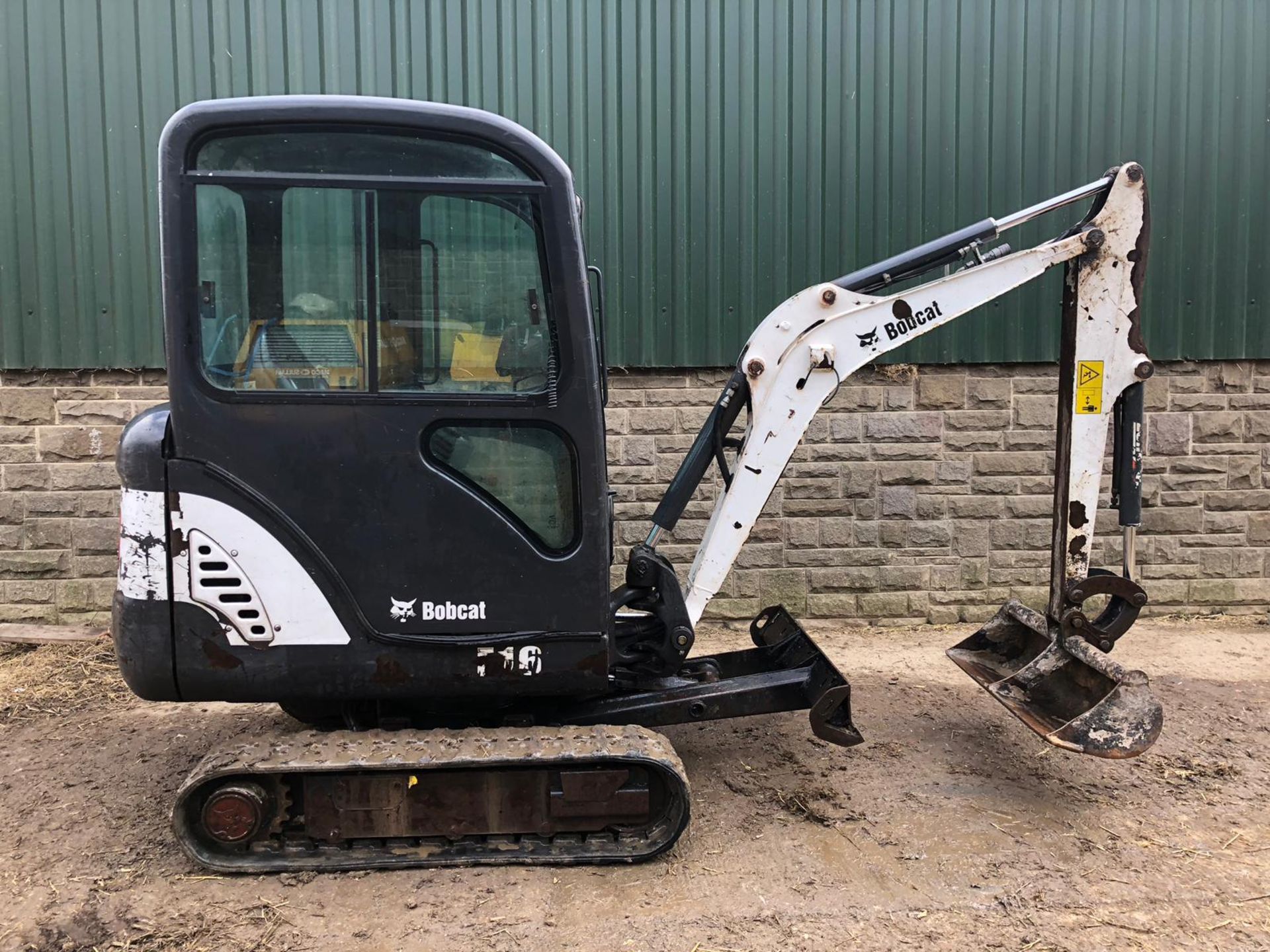 2014 BOBCAT E16 MINI DIGGER / EXCAVATOR WITH EXPANDING TRACKS, STARTS, RUNS AND DIGS *PLUS VAT* - Image 2 of 16