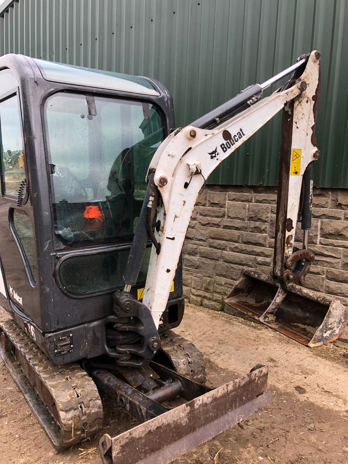 2014 BOBCAT E16 MINI DIGGER / EXCAVATOR WITH EXPANDING TRACKS, STARTS, RUNS AND DIGS *PLUS VAT* - Image 9 of 16