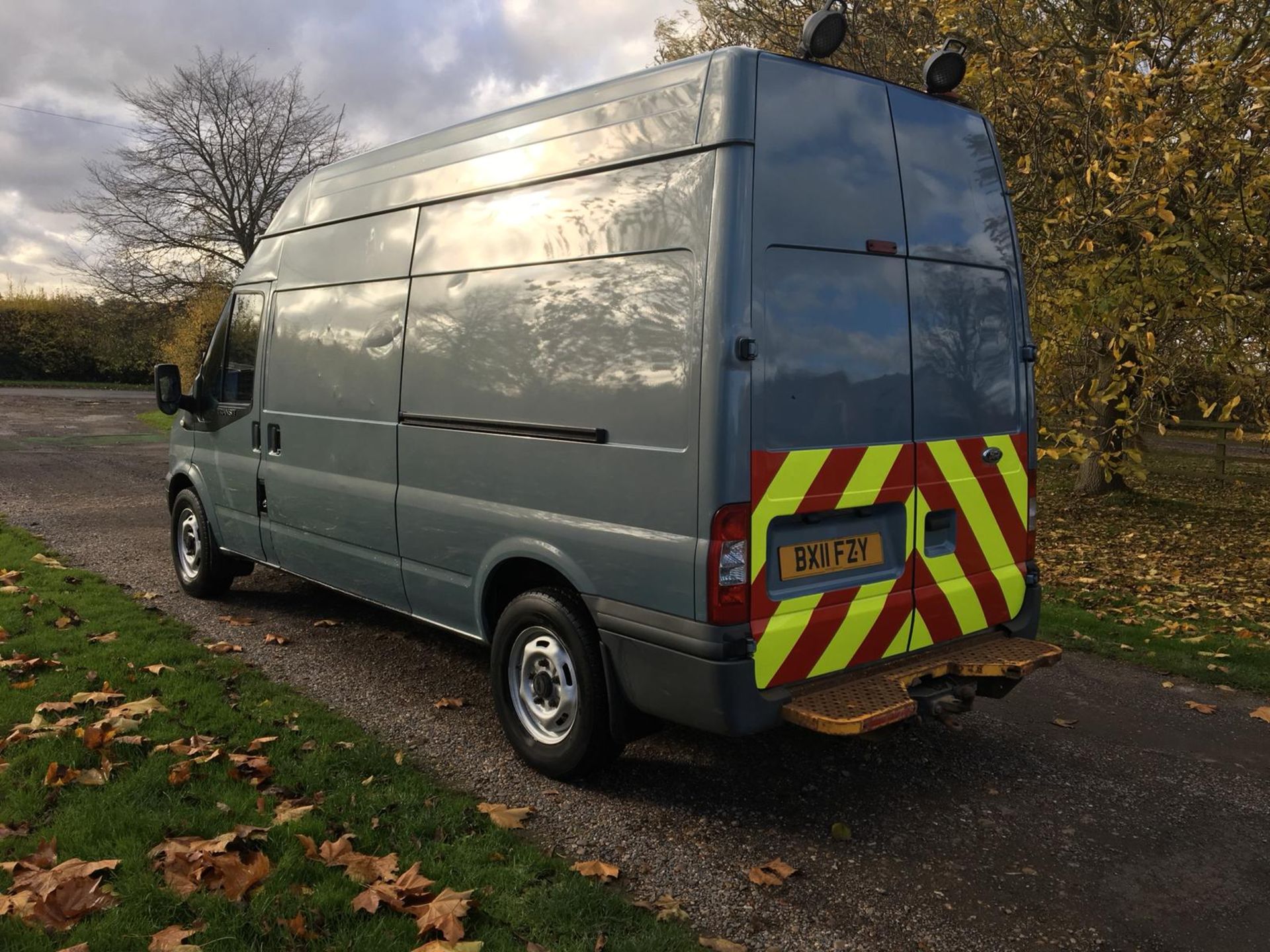 2011/11 REG FORD TRANSIT 115 T350L RWD BLUE DIESEL PANEL VAN, SHOWING 0 FORMER KEEPERS *NO VAT* - Image 4 of 11