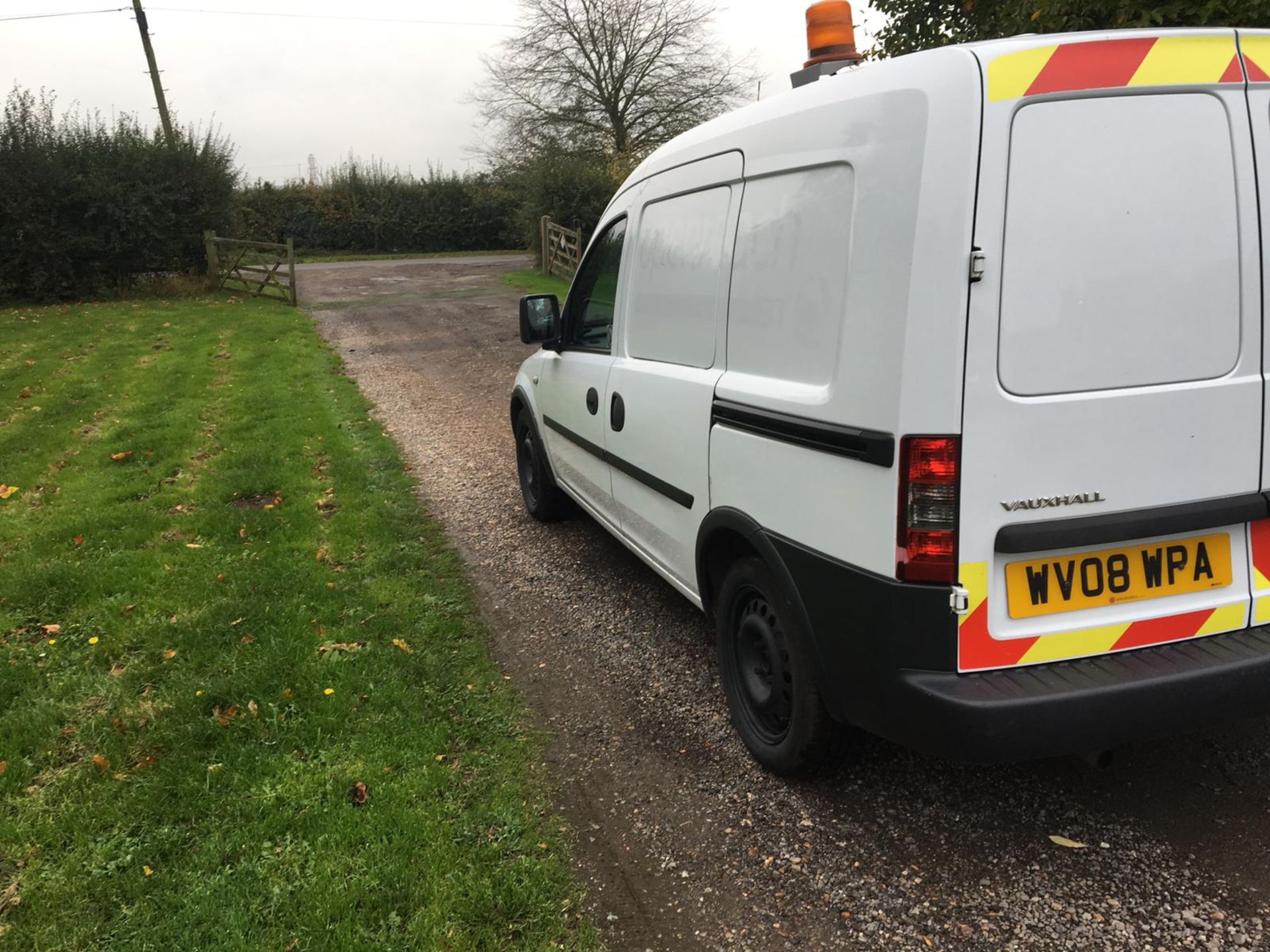 2008/08 REG VAUXHALL COMBO 2000 CDTI WHITE DIESEL CAR DERIVED VAN, SHOWING 0 FORMER KEEPERS *NO VAT* - Image 4 of 8