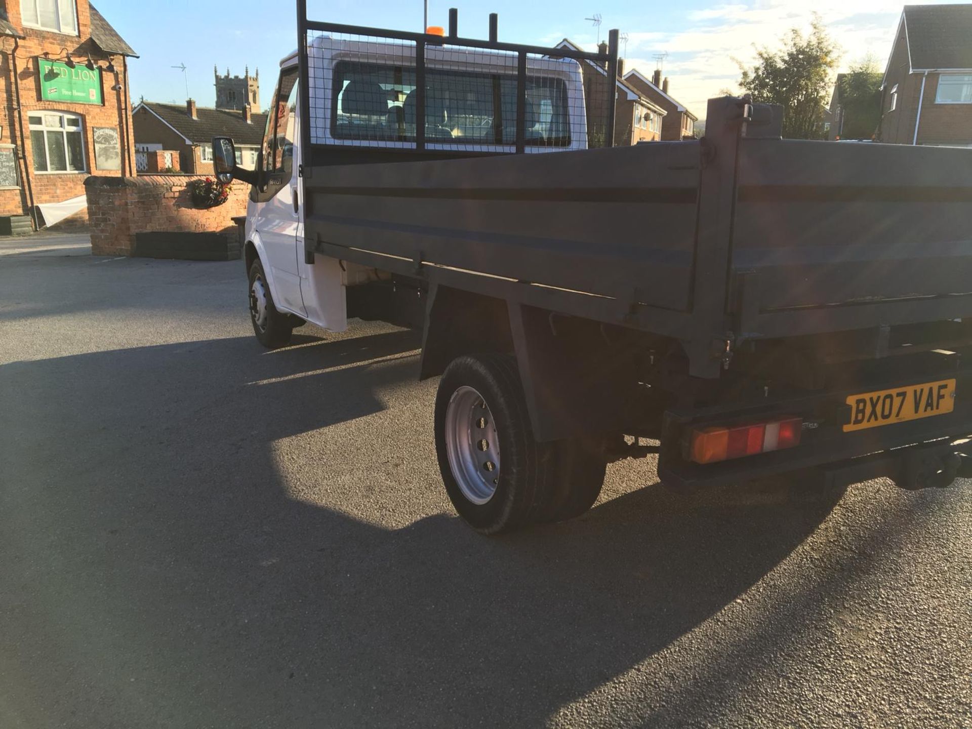 2007/07 REG FORD TRANSIT 100 T350M RWD WHITE DIESEL TIPPER VAN, SHOWING 0 FORMER KEEPERS *NO VAT* - Image 3 of 10