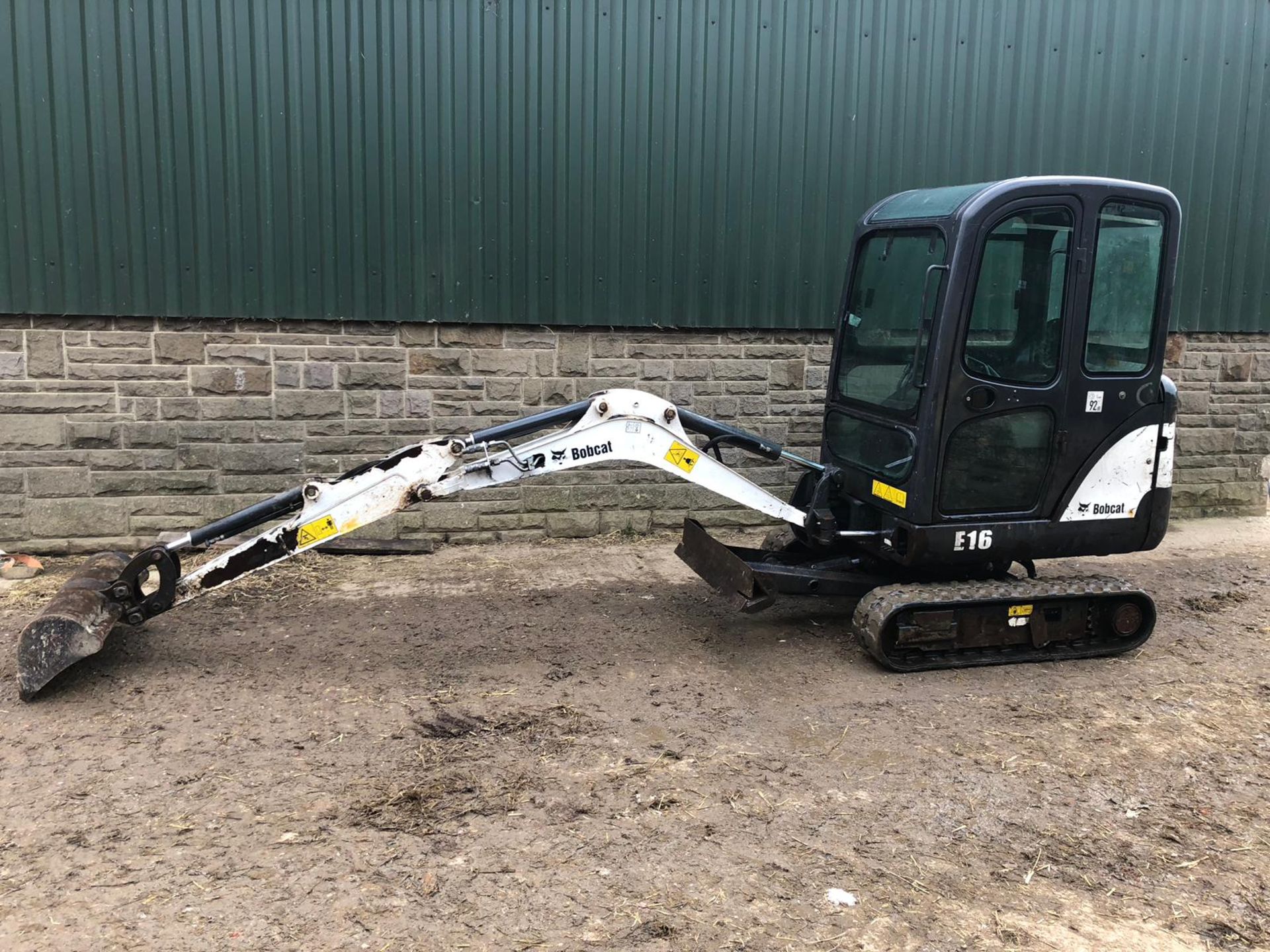 2014 BOBCAT E16 MINI DIGGER / EXCAVATOR WITH EXPANDING TRACKS, STARTS, RUNS AND DIGS *PLUS VAT* - Image 6 of 16