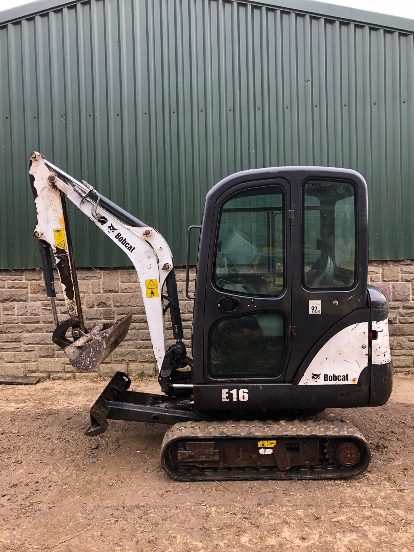 2014 BOBCAT E16 MINI DIGGER / EXCAVATOR WITH EXPANDING TRACKS, STARTS, RUNS AND DIGS *PLUS VAT* - Image 4 of 16