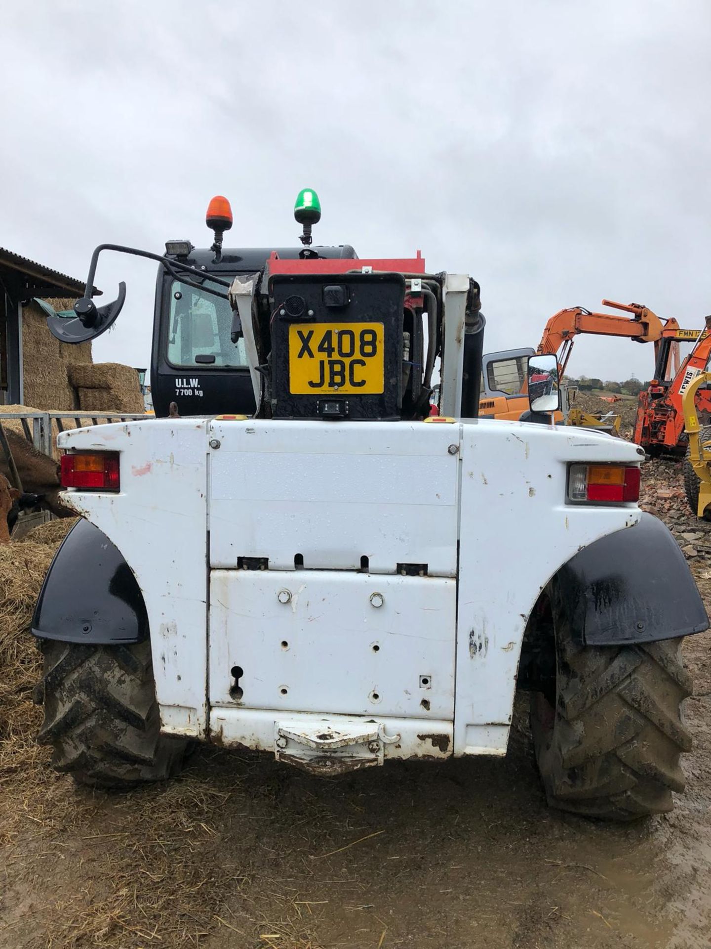 2001 BOBCAT 4060 / T3093CD WHITE / RED TELESCOPIC HANDLER 3 TONNE *PLUS VAT* - Image 9 of 17