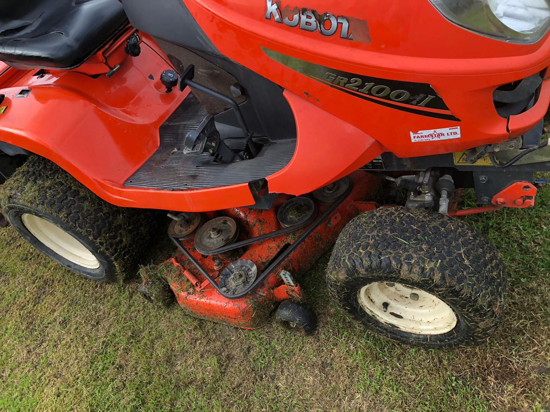 KUBOTA GR2100 DIESEL RIDE ON LAWN MOWER *PLUS VAT* - Image 11 of 18