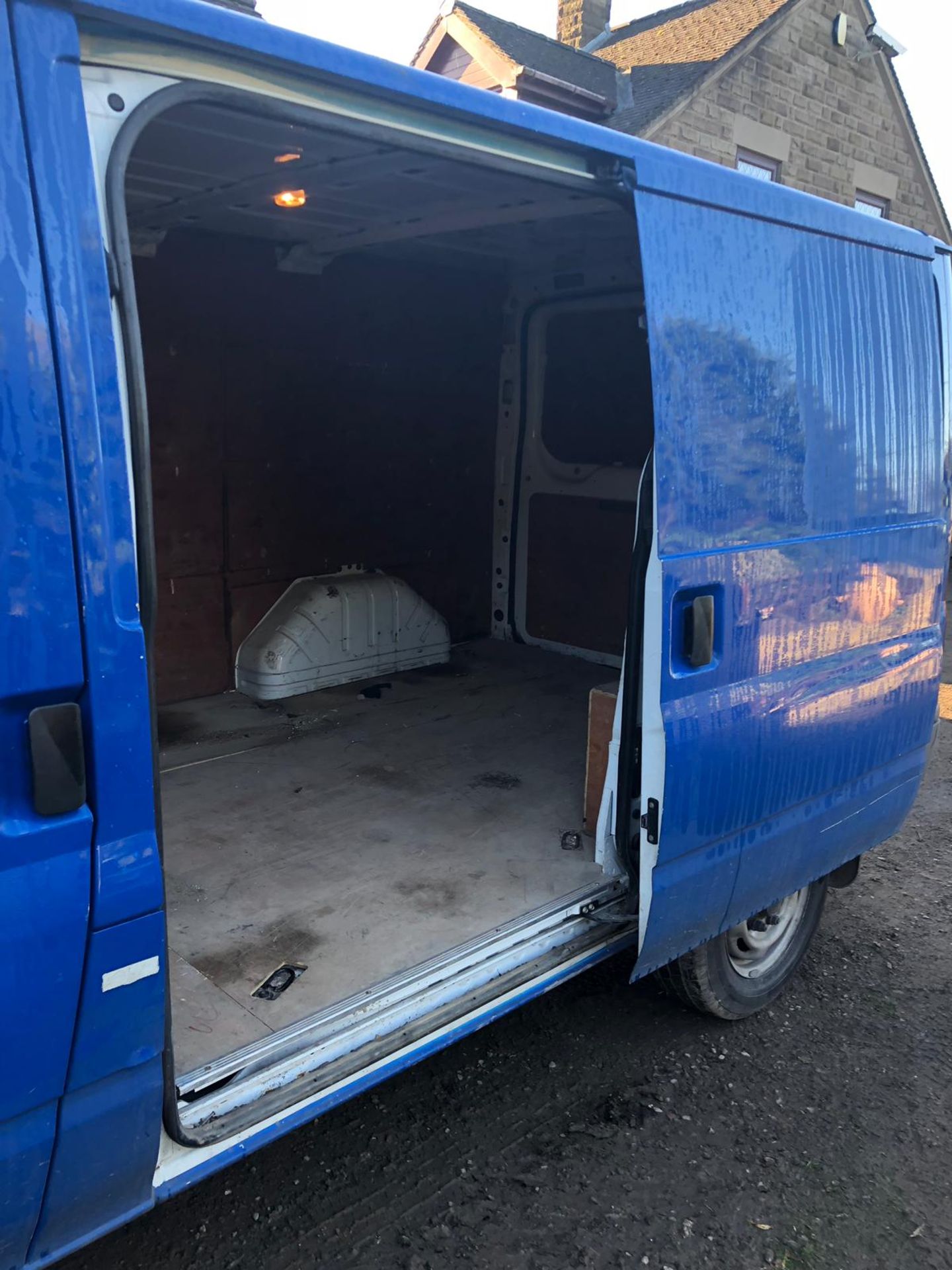 2013/63 REG FORD TRANSIT 100 T260 FWD BLUE DIESEL PANEL VAN, SHOWING 1 FORMER KEEPER *PLUS VAT* - Image 5 of 17