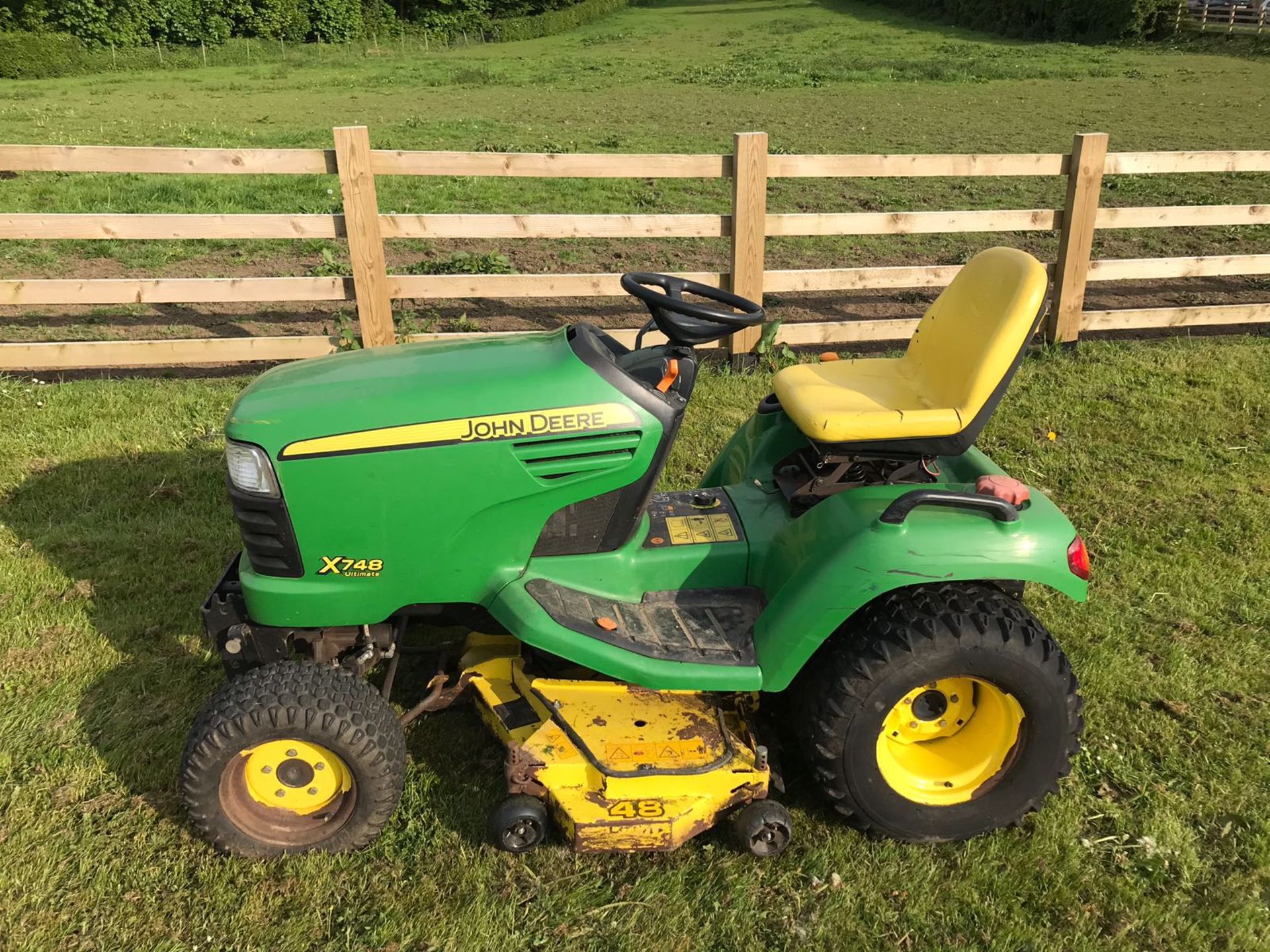 2006/06 REG JOHN DEERE X748 ULTIMATE GREEN / YELLOW DIESEL RIDE ON LAWN MOWER *PLUS VAT*