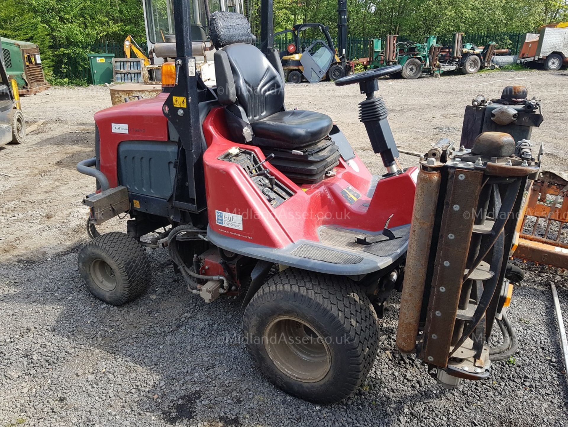 2012/12 REG TORO LT3240 3 GANG MOWER, EX HULL CITY COUNCIL, SHOWING 3977 HOURS *PLUS VAT* - Image 3 of 7