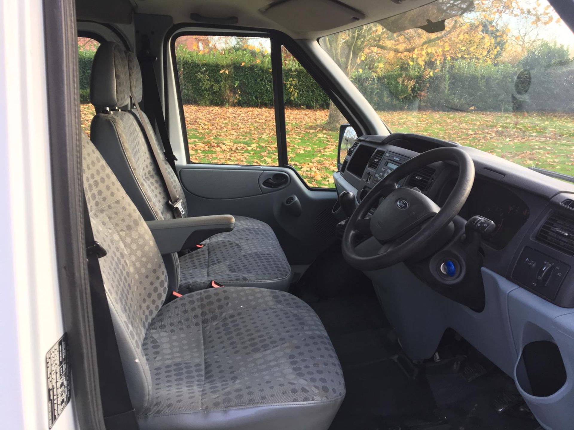 2011/61 REG FORD TRANSIT 85 T280S DOUBLE CAB FWB 6 SEATS WHITE DIESEL VAN WITH WINDOWS *NO VAT* - Image 11 of 14