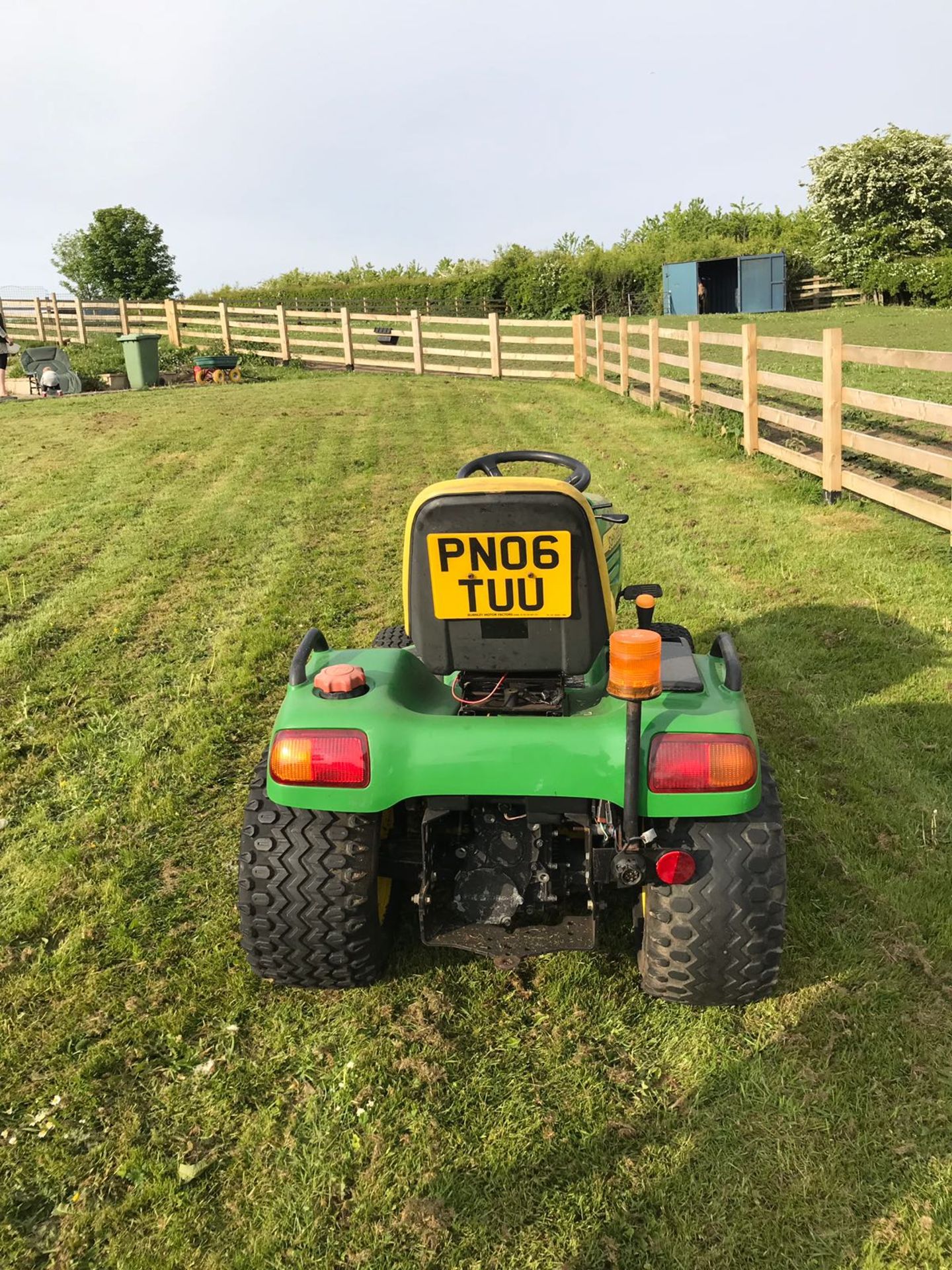 2006/06 REG JOHN DEERE X748 ULTIMATE GREEN / YELLOW DIESEL RIDE ON LAWN MOWER *PLUS VAT* - Image 2 of 4