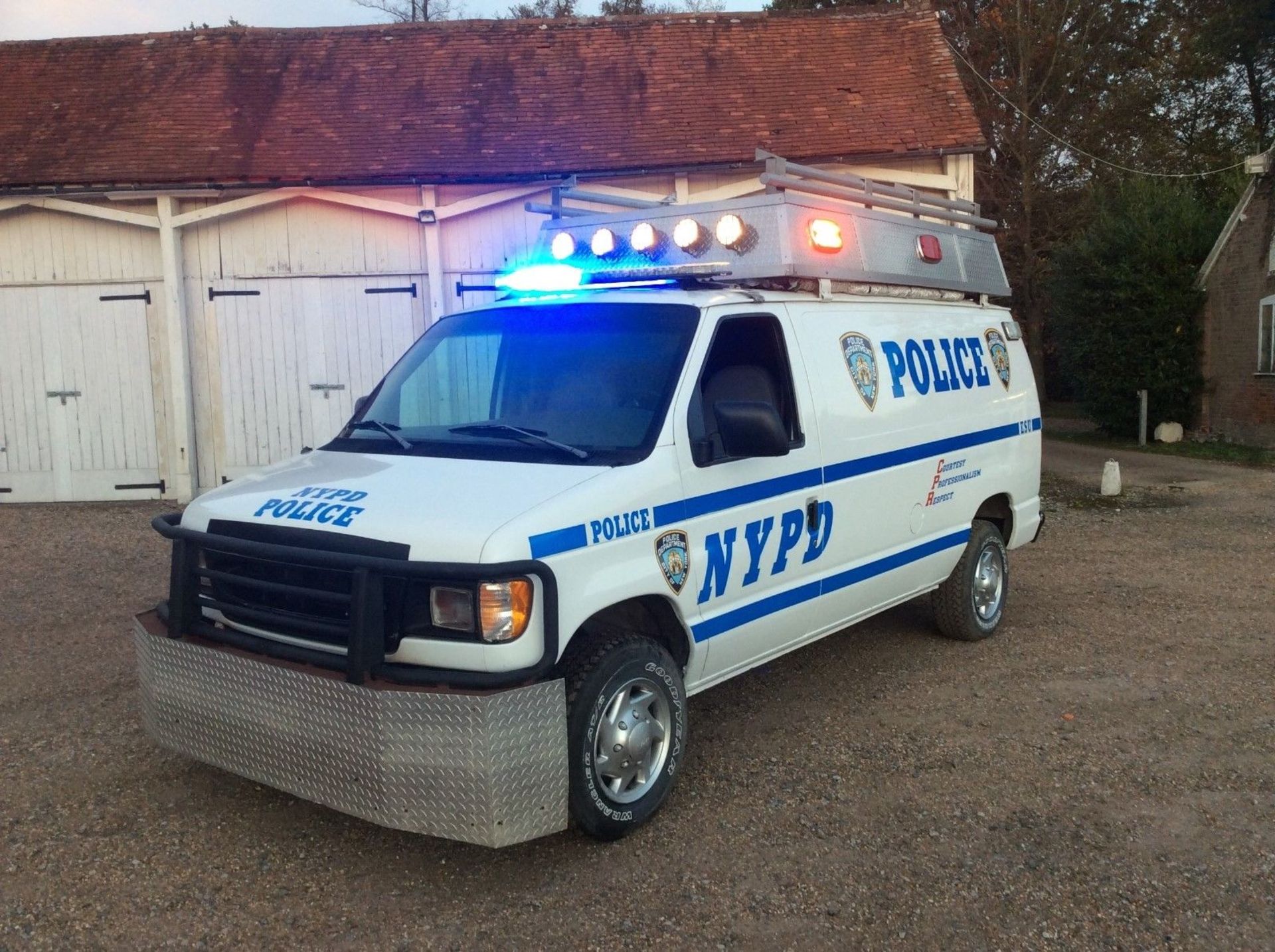 1998 FORD ECONOLINE E250 NYPD WHITE - EX FILM VAN *PLUS VAT* - Image 5 of 10