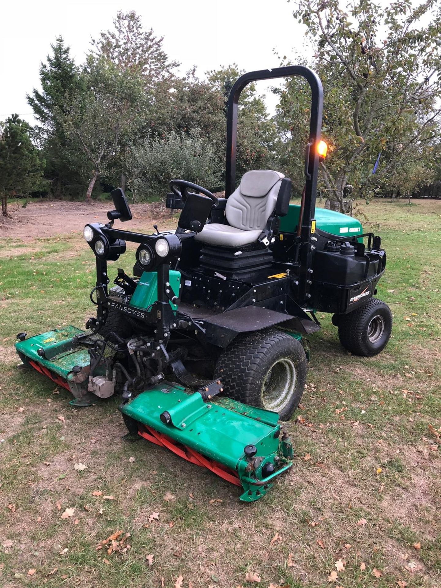 RANSOMES PARKWAY 3 MOWER, SHOWING 2820 HOURS (UNVERIFIED) *PLUS VAT* - Image 4 of 12