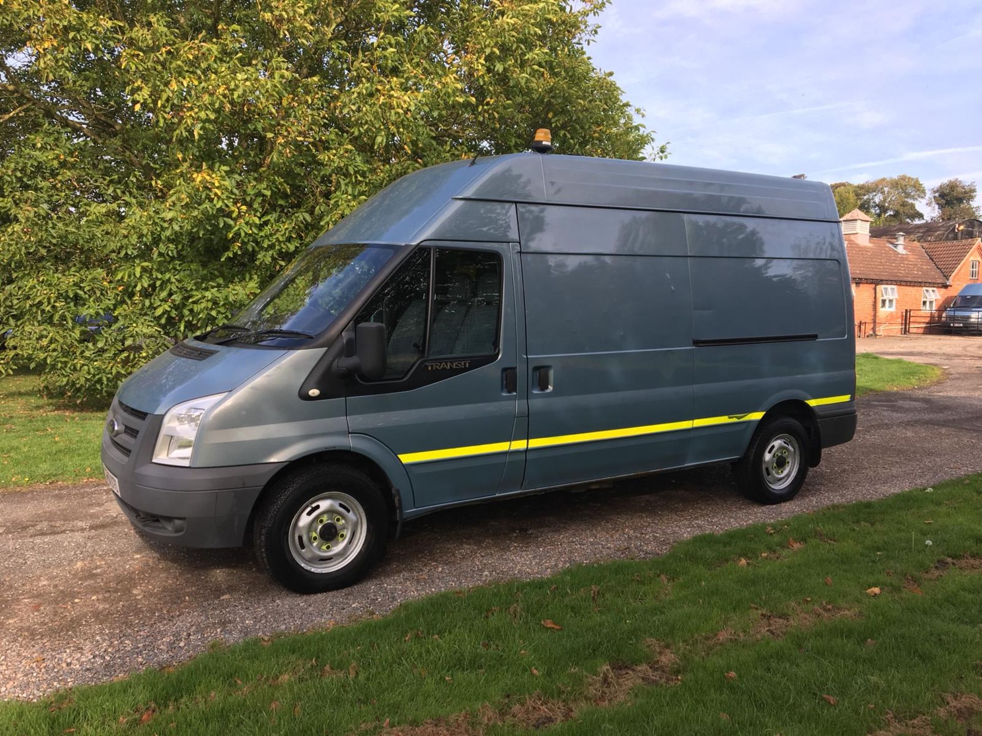 2011/61 REG FORD TRANSIT 115 T350L RWD BLUE DIESEL PANEL VAN, SHOWING 0 FORMER KEEPERS *NO VAT* - Image 3 of 13