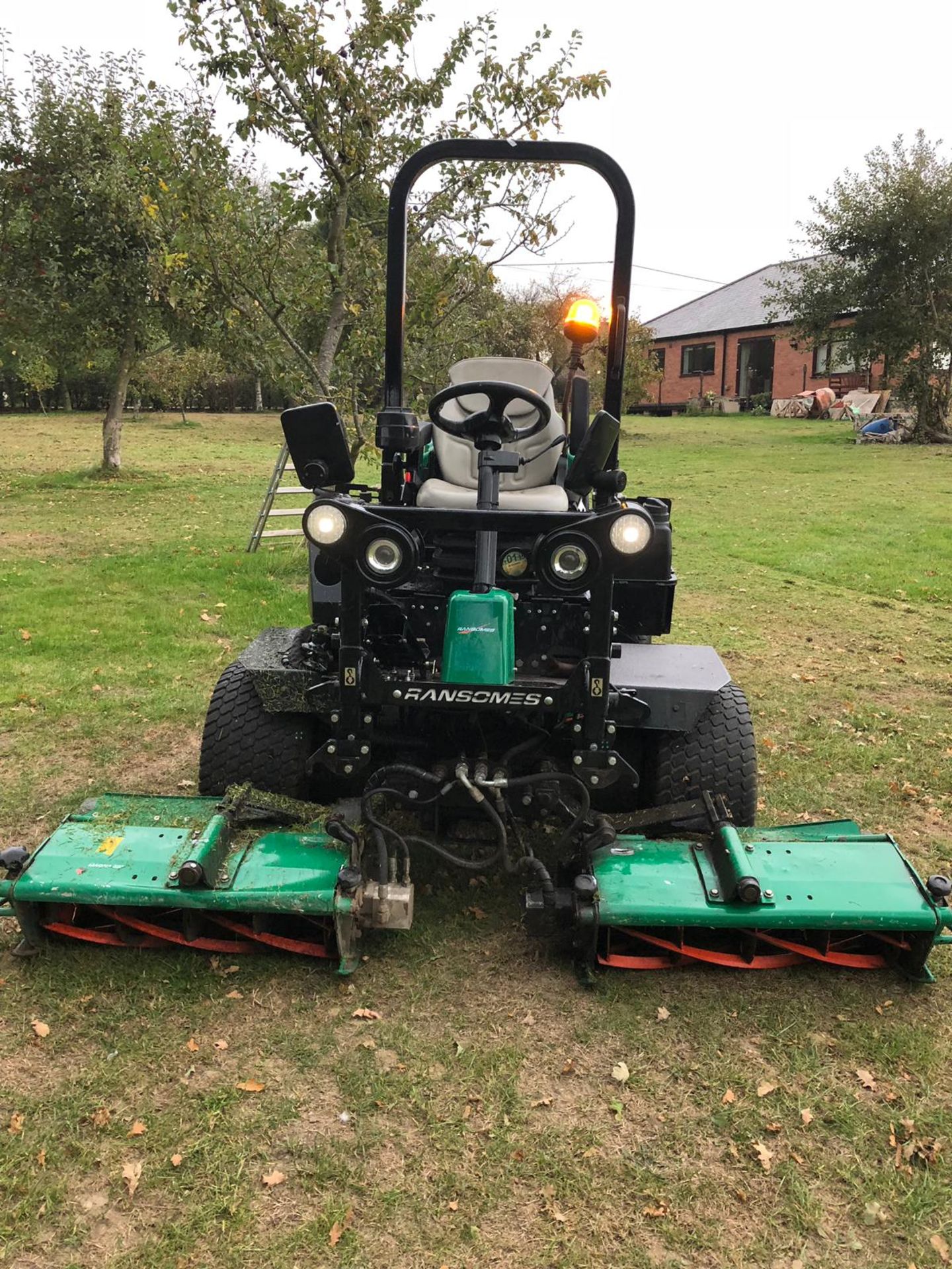 RANSOMES PARKWAY 3 MOWER, SHOWING 2820 HOURS (UNVERIFIED) *PLUS VAT* - Image 2 of 12