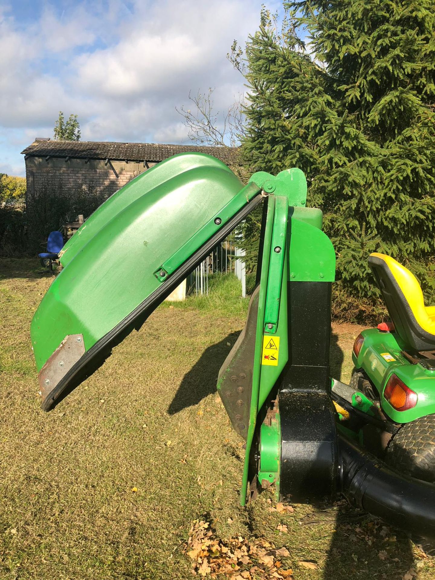 JOHN DEERE X595 RIDE ON DIESEL LAWN MOWER, IN WORKING ORDER *PLUS VAT* - Image 13 of 20