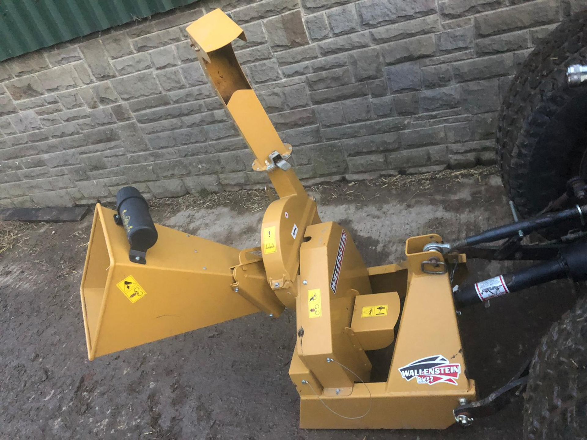 WALLENSTEIN BX32SEU 3 POINT HITCH PTO DRIVEN WOOD CHIPPER FOR COMPACT TRACTOR *PLUS VAT* - Image 2 of 9