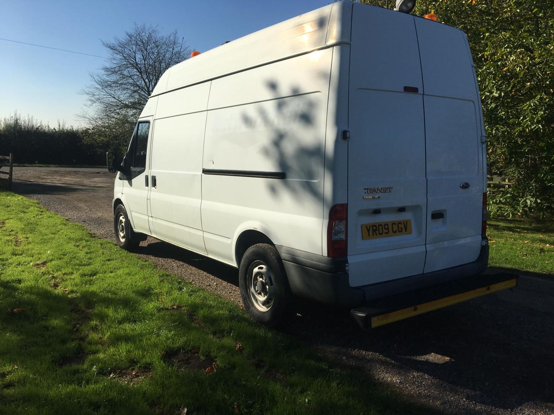 2009/09 REG FORD TRANSIT 100 T350L RWD WHITE DIESEL PANEL VAN, SHOWING 1 FORMER KEEPER *NO VAT* - Image 4 of 14