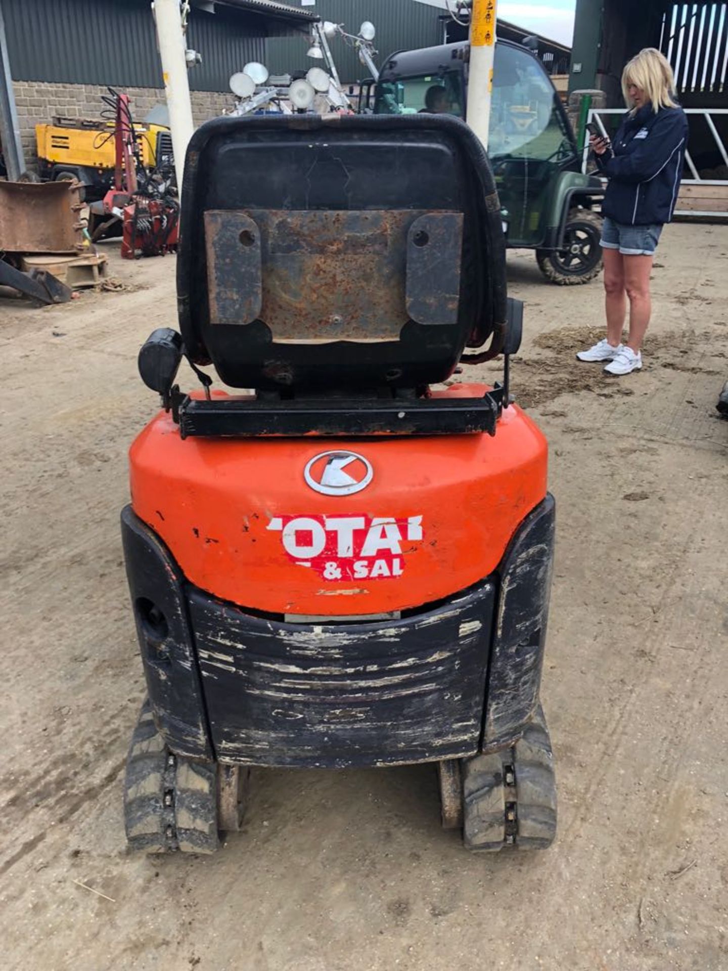 2009 KUBOTA K008-3 800 KG TRACKED MINI DIGGER WITH BUCKET, STARTS RUNS AND DIGS *PLUS VAT* - Image 4 of 6