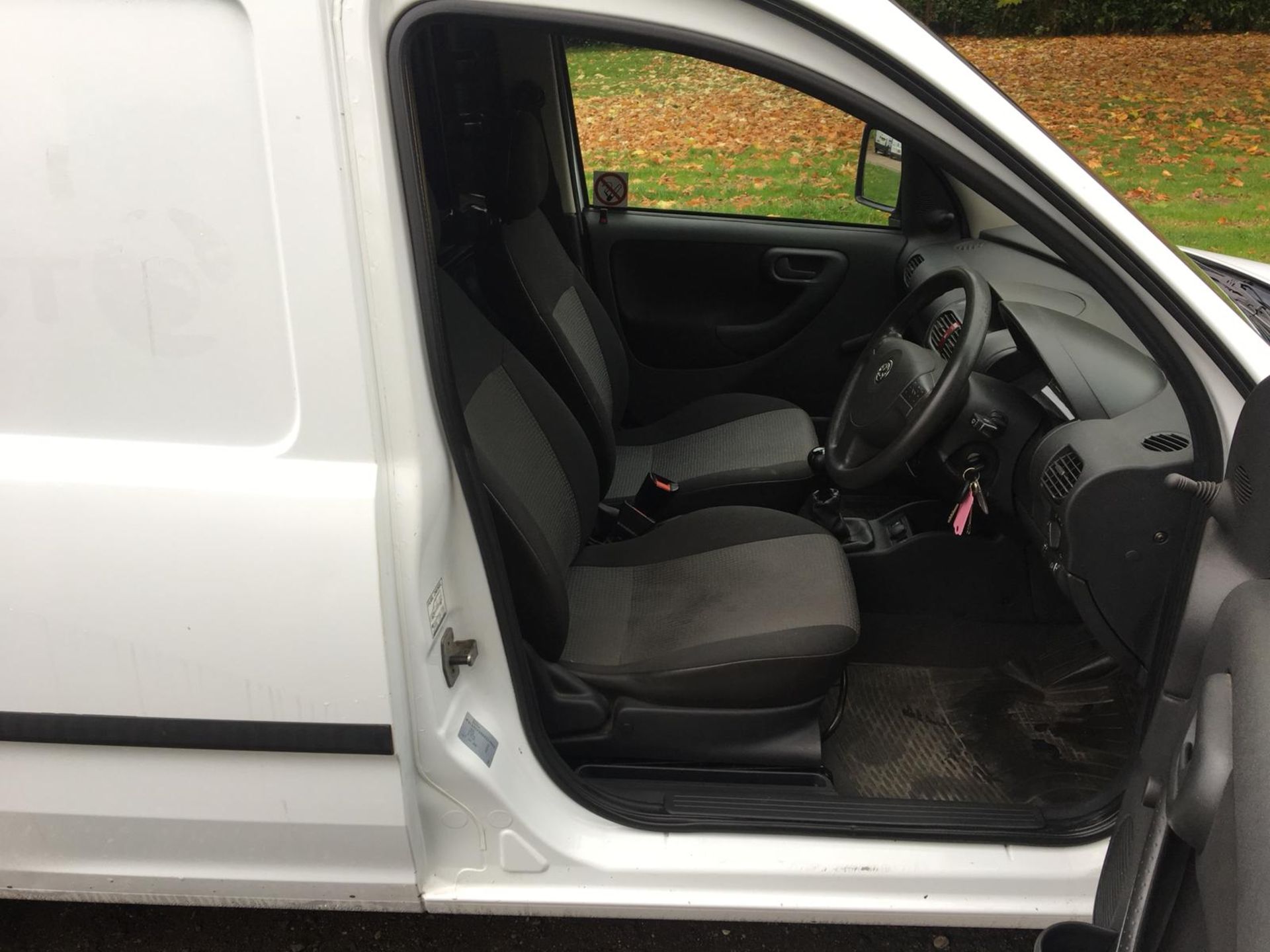 2008/08 REG VAUXHALL COMBO 2000 CDTI WHITE DIESEL CAR DERIVED VAN, SHOWING 0 FORMER KEEPERS *NO VAT* - Image 6 of 8
