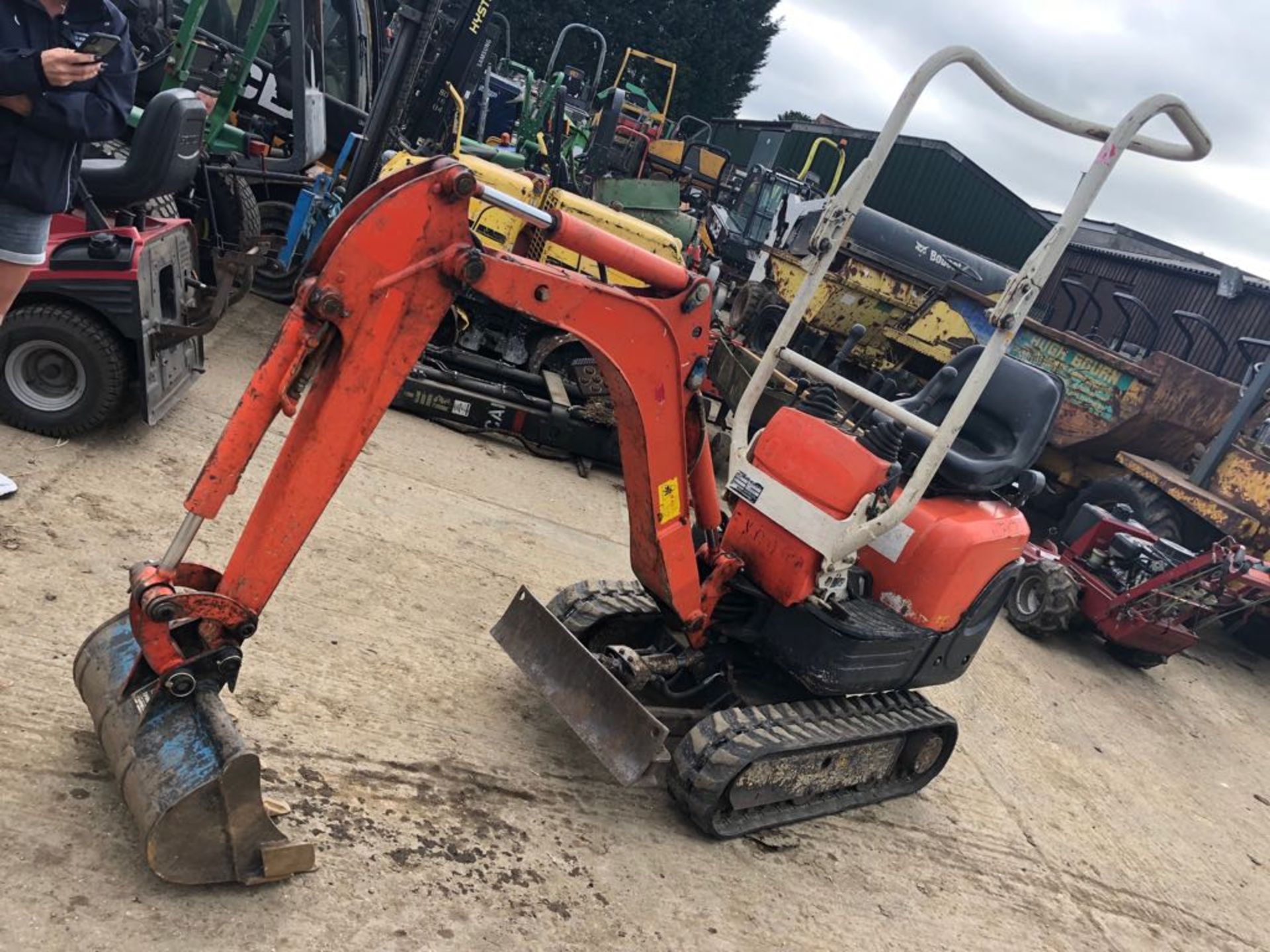 2009 KUBOTA K008-3 800 KG TRACKED MINI DIGGER WITH BUCKET, STARTS RUNS AND DIGS *PLUS VAT* - Image 3 of 6