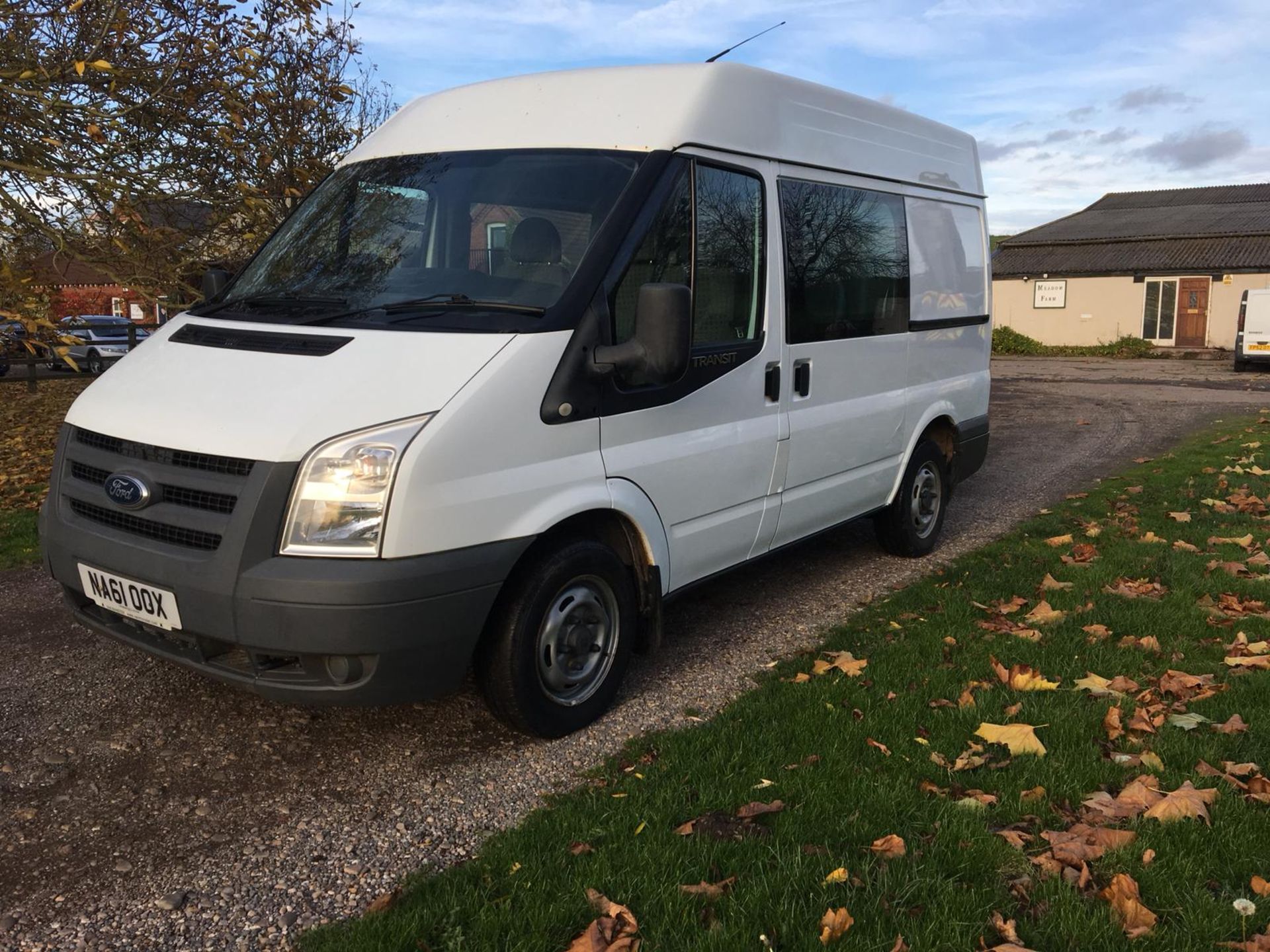 2011/61 REG FORD TRANSIT 85 T280S DOUBLE CAB FWB 6 SEATS WHITE DIESEL VAN WITH WINDOWS *NO VAT* - Image 3 of 14