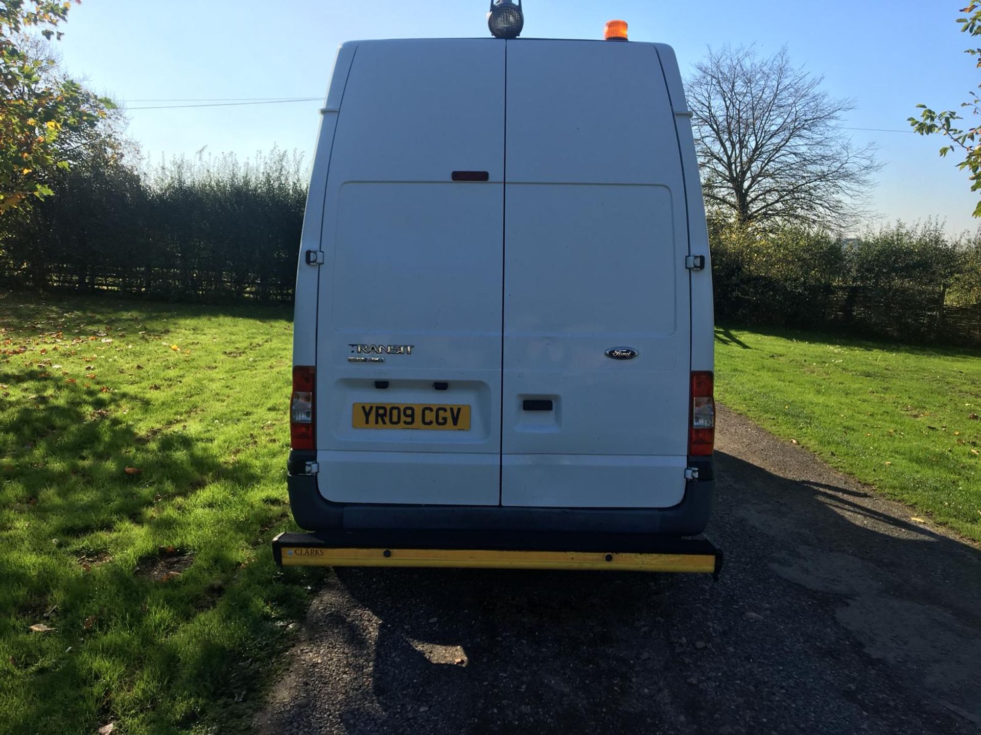 2009/09 REG FORD TRANSIT 100 T350L RWD WHITE DIESEL PANEL VAN, SHOWING 1 FORMER KEEPER *NO VAT* - Image 5 of 14