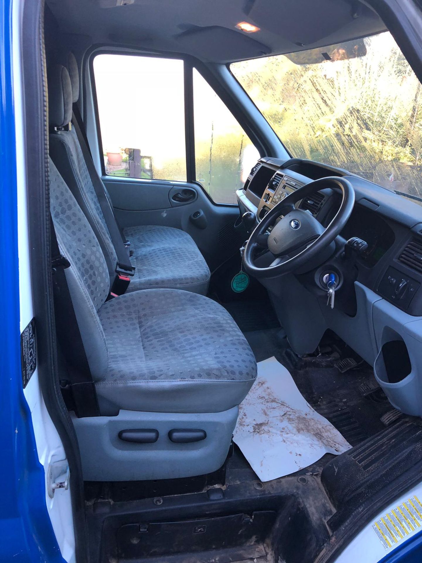 2013/63 REG FORD TRANSIT 100 T260 FWD BLUE DIESEL PANEL VAN, SHOWING 1 FORMER KEEPER *PLUS VAT* - Image 12 of 17