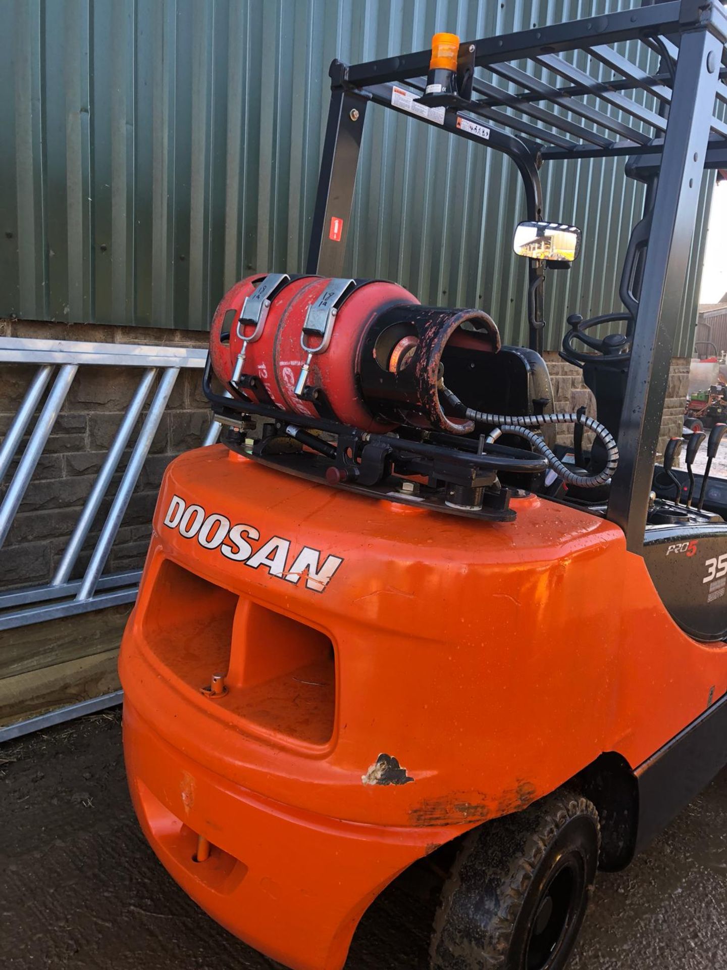 2015 DOOSAN PRO 5 G35C-5 GAS FORKLIFT WITH SIDE SHIFT, STARTS, DRIVES AND LIFTS *PLUS VAT* - Image 6 of 13