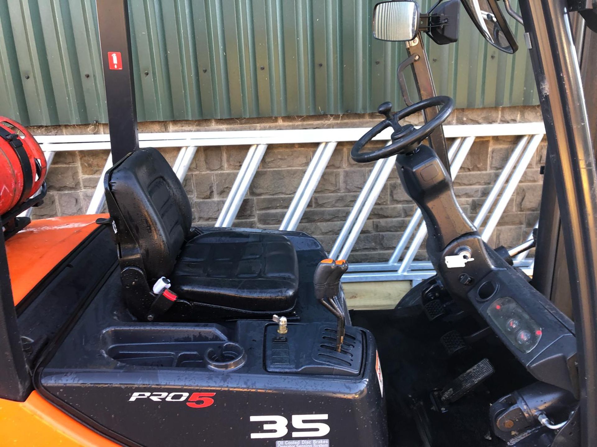 2015 DOOSAN PRO 5 G35C-5 GAS FORKLIFT WITH SIDE SHIFT, STARTS, DRIVES AND LIFTS *PLUS VAT* - Image 11 of 13