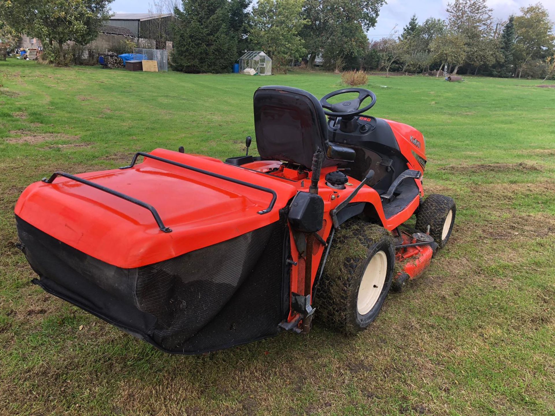 KUBOTA GR2100 DIESEL RIDE ON LAWN MOWER *PLUS VAT* - Image 8 of 18