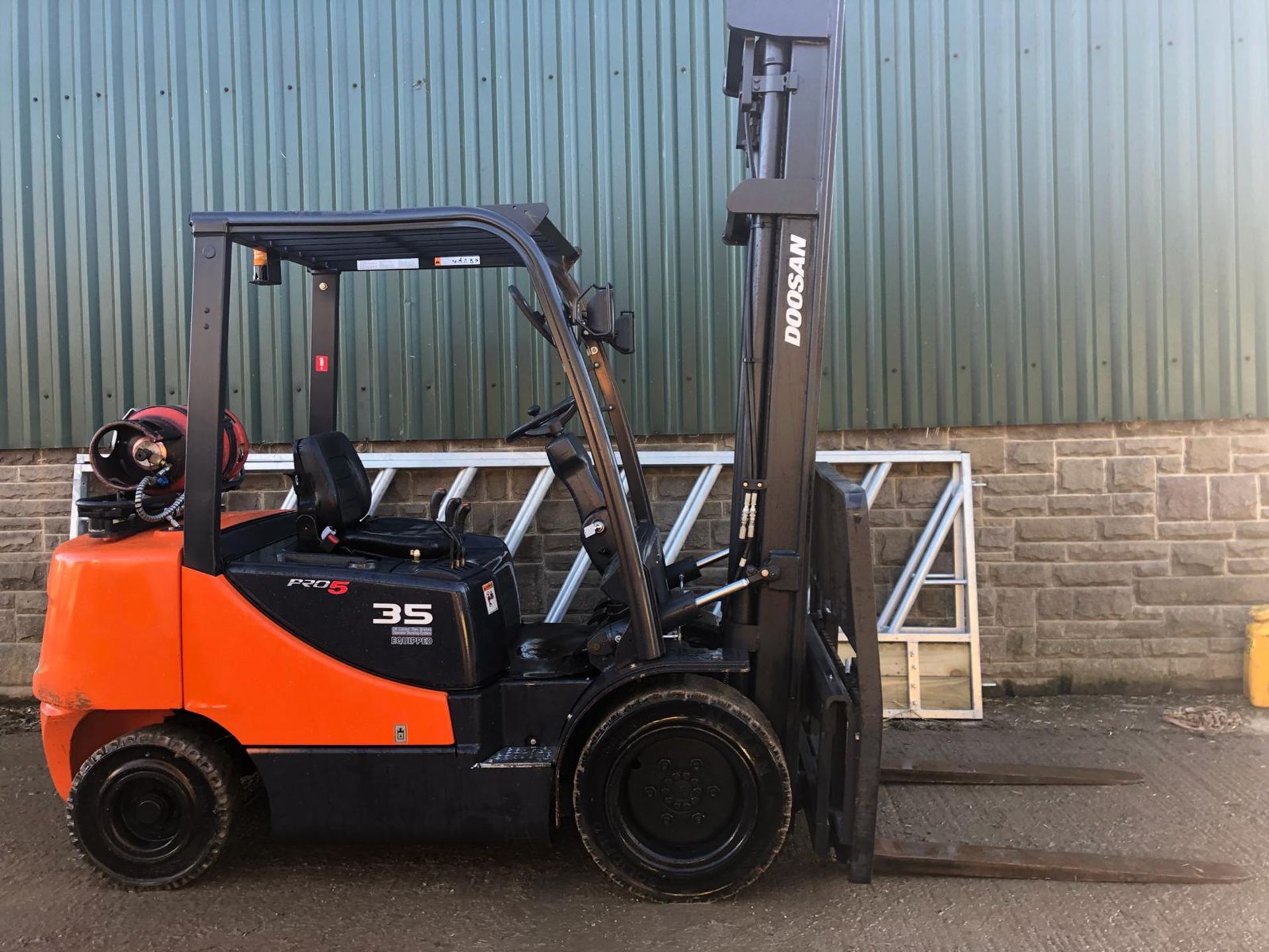 2015 DOOSAN PRO 5 G35C-5 GAS FORKLIFT WITH SIDE SHIFT, STARTS, DRIVES AND LIFTS *PLUS VAT*