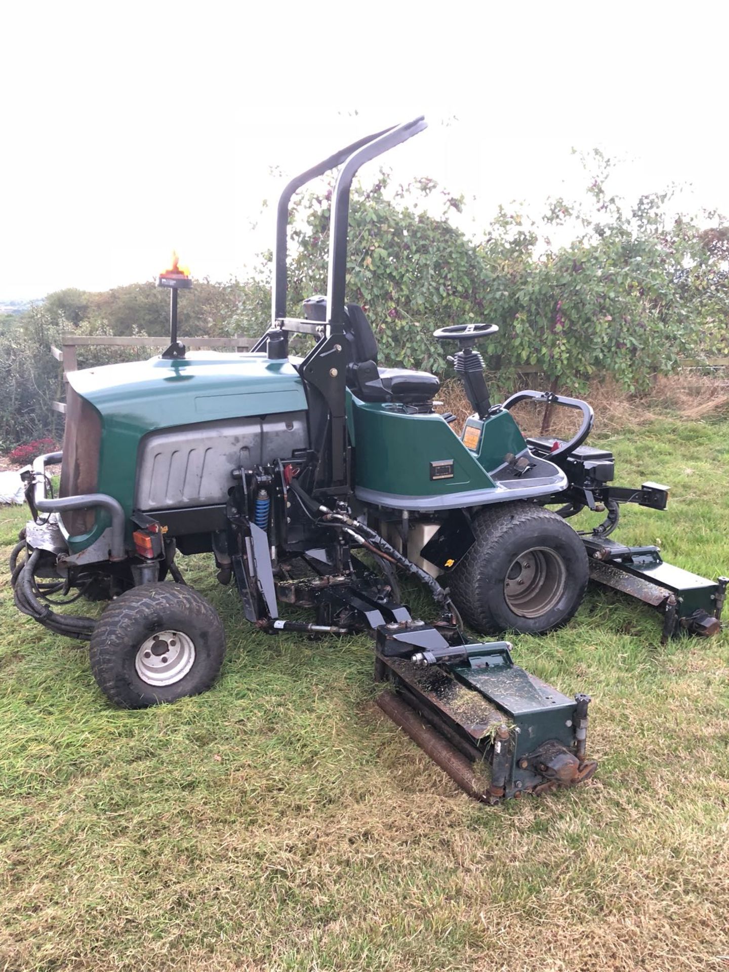 2005/55 REG HAYTER 5 GANG RIDE ON MOWER - Image 12 of 19