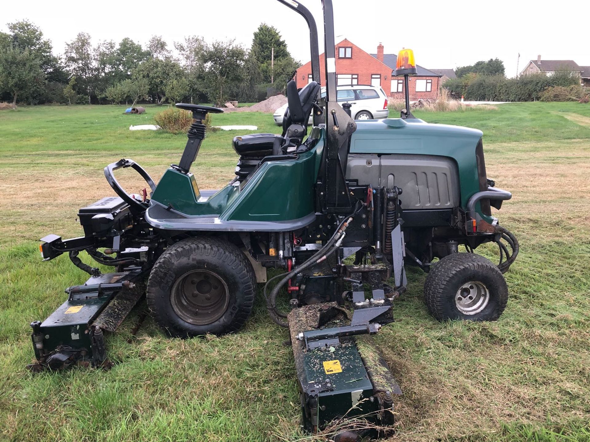 2005/55 REG HAYTER 5 GANG RIDE ON MOWER - Image 9 of 19