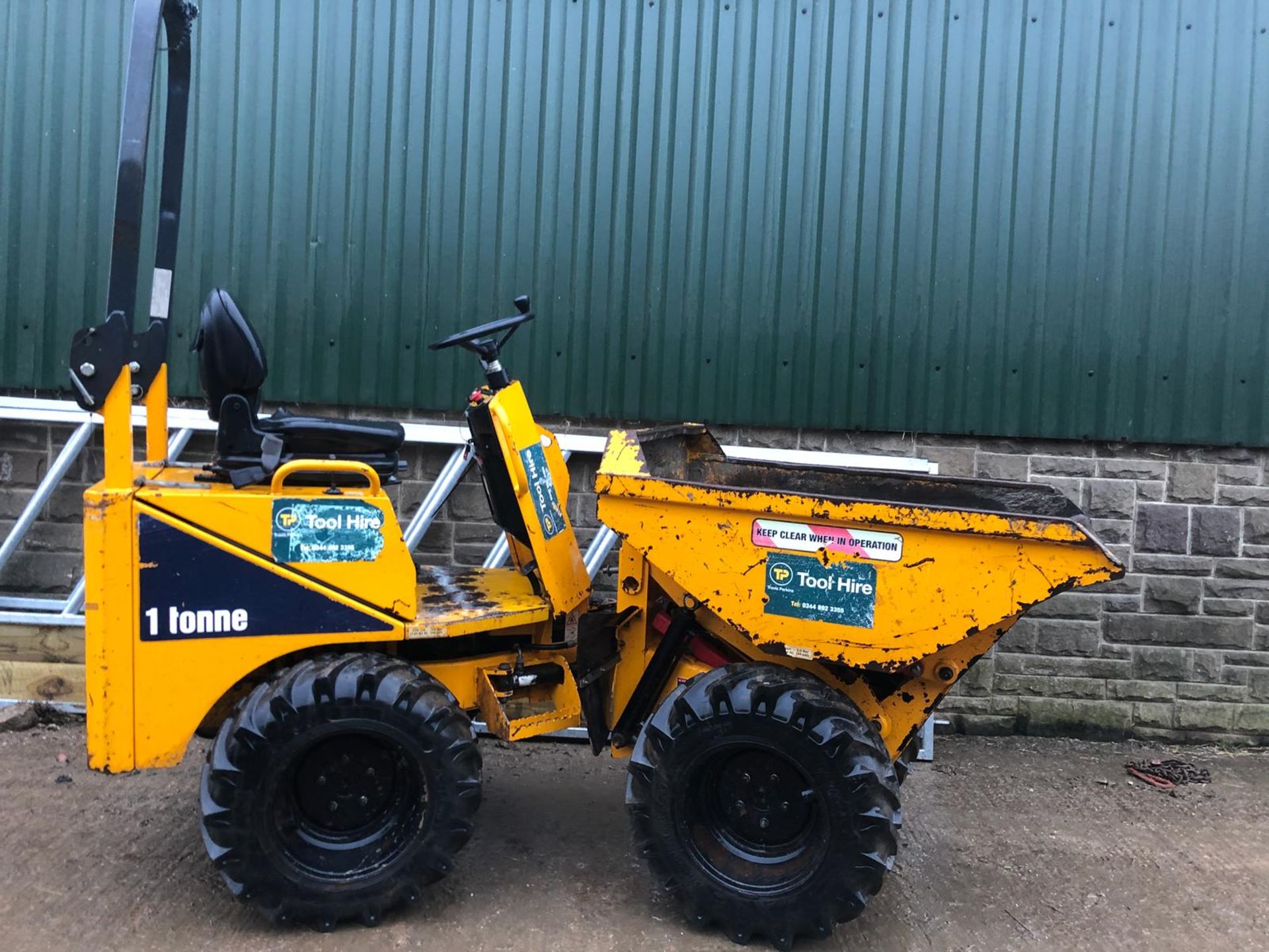 2012 THWAITES 1 TONNE HI-TIP DUMPER, SHOWING - 1195 HOURS *PLUS VAT* - Image 3 of 23