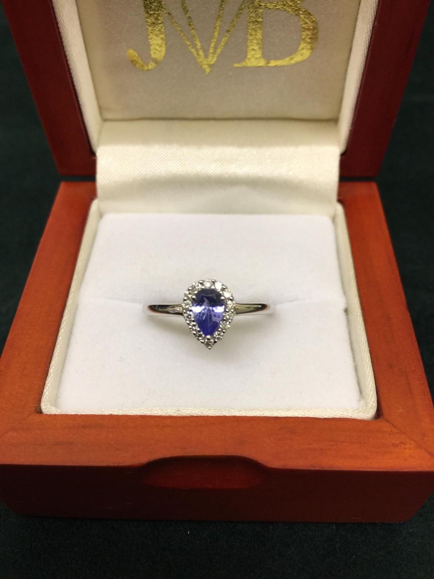 18CT WHITE GOLD TANZANITE AND DIAMOND CLUSTER STYLE RING *NO VAT*