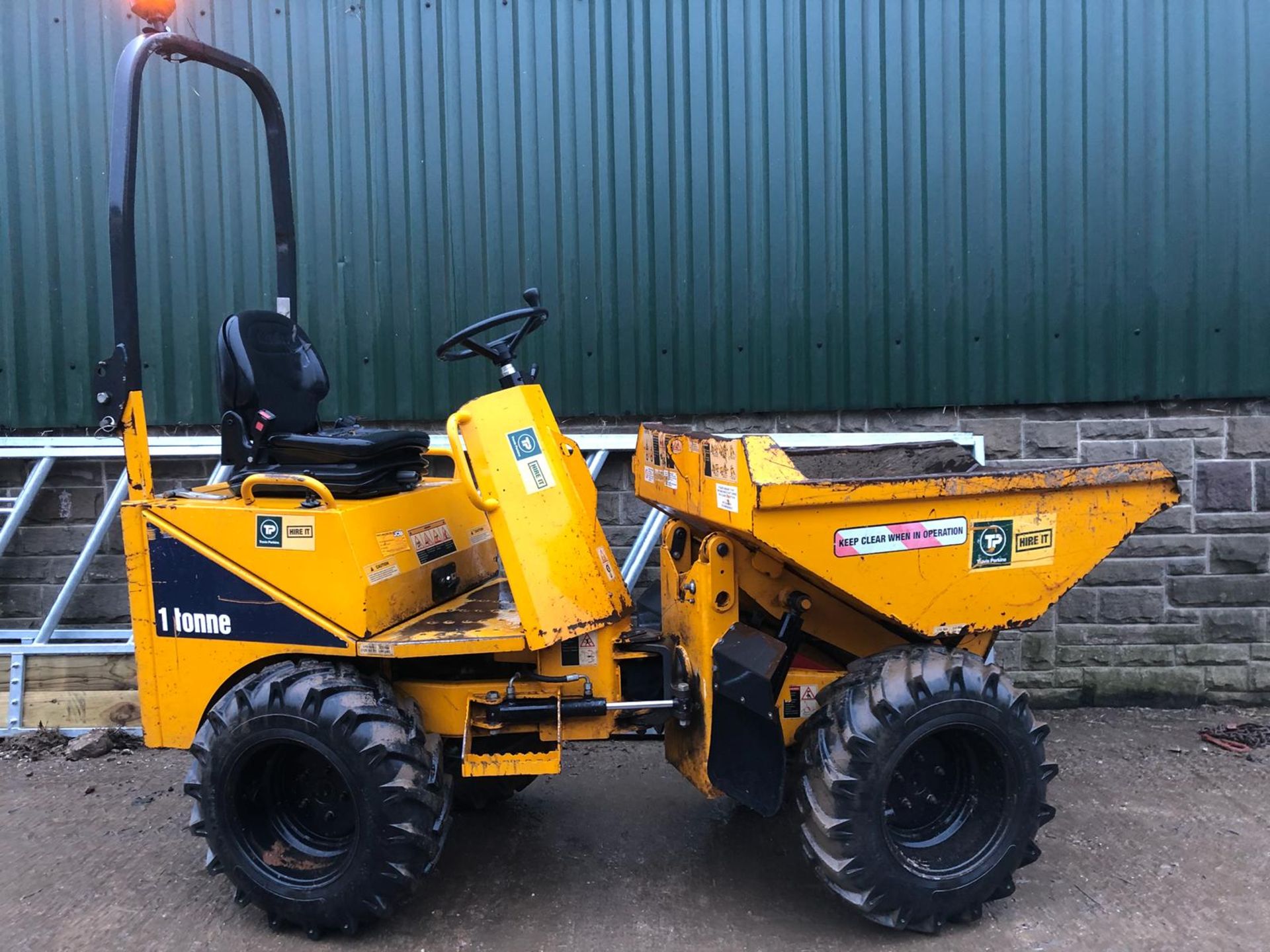 2012 THWAITES 1 TONNE HI-TIP DUMPER WITH FLASHING BEACON *PLUS VAT* - Image 2 of 18