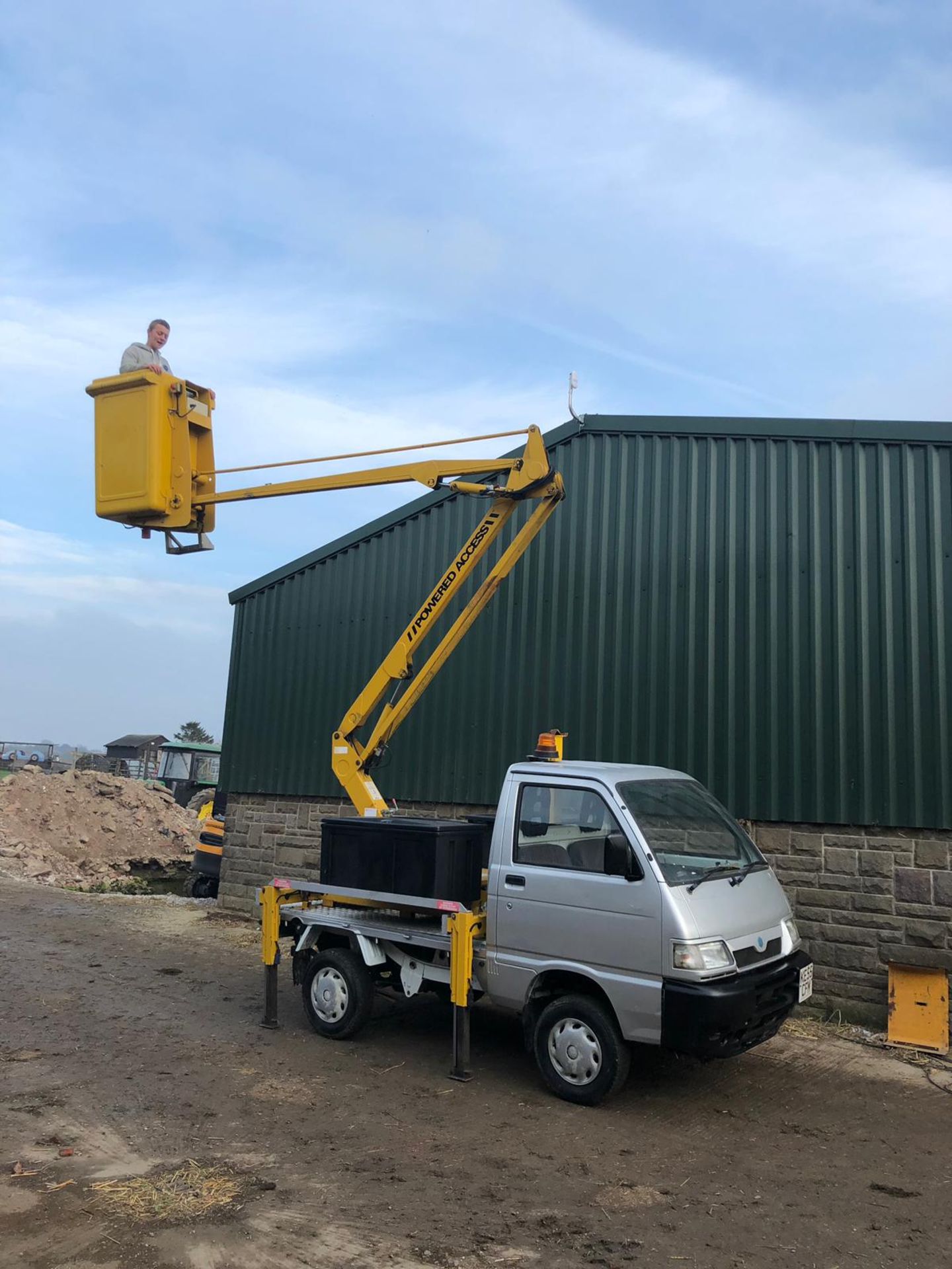 2005/55 REG PIAGGIO PORTER DIESEL WHITE CHERRY PICKER, SHOWING 1 FORMER KEEPER *PLUS VAT* - Image 4 of 15