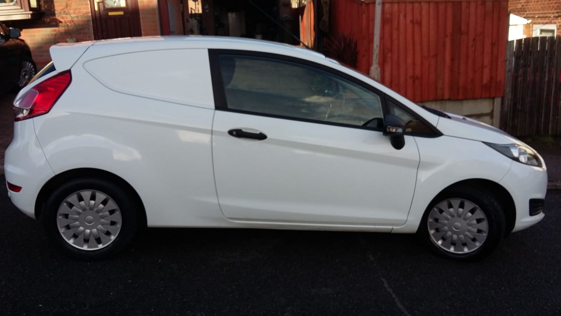 2014/14 REG FORD FIESTA ECONETIC TECH TDCI DIESEL CAR DERIVED VAN, SHOWING 0 FORMER KEEPERS *NO VAT* - Image 6 of 12