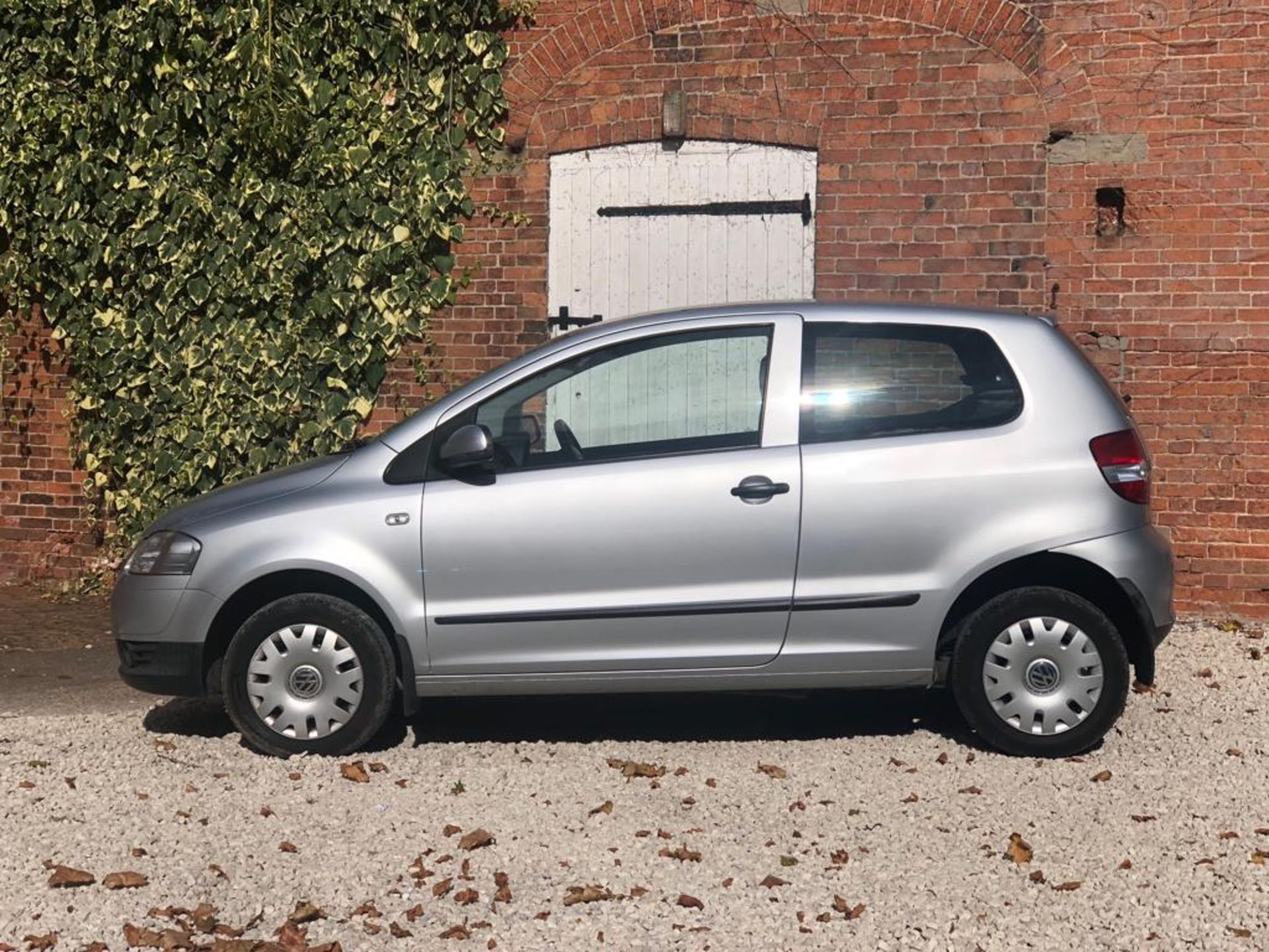 2006/56 REG VOLKSWAGEN URBAN FOX 55 SILVER PETROL 3 DOOR HATCHBACK, SHOWING 1 FORMER KEEPER *NO VAT* - Image 2 of 7