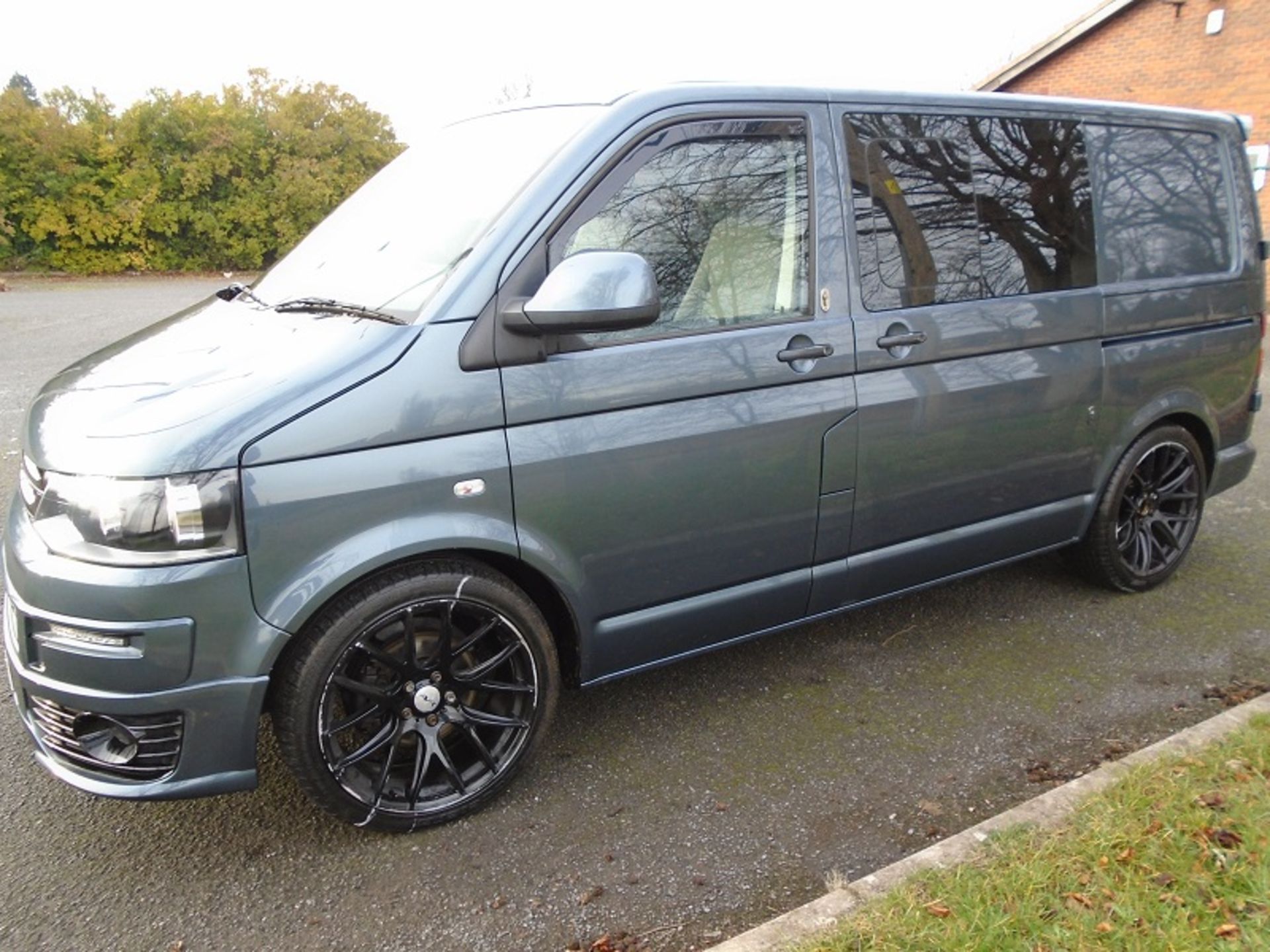 2004/04 REG VOLKSWAGEN TRANSPORTER T30 130 TDI SWB AUTOMATIC T5.1 FACE-LIFT, FACTORY KOMBI *NO VAT* - Image 2 of 11