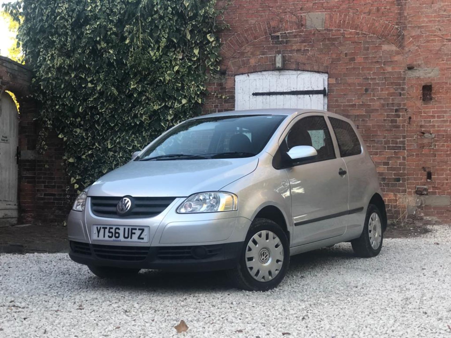 2006/56 REG VOLKSWAGEN URBAN FOX 55 SILVER PETROL 3 DOOR HATCHBACK, SHOWING 1 FORMER KEEPER *NO VAT*