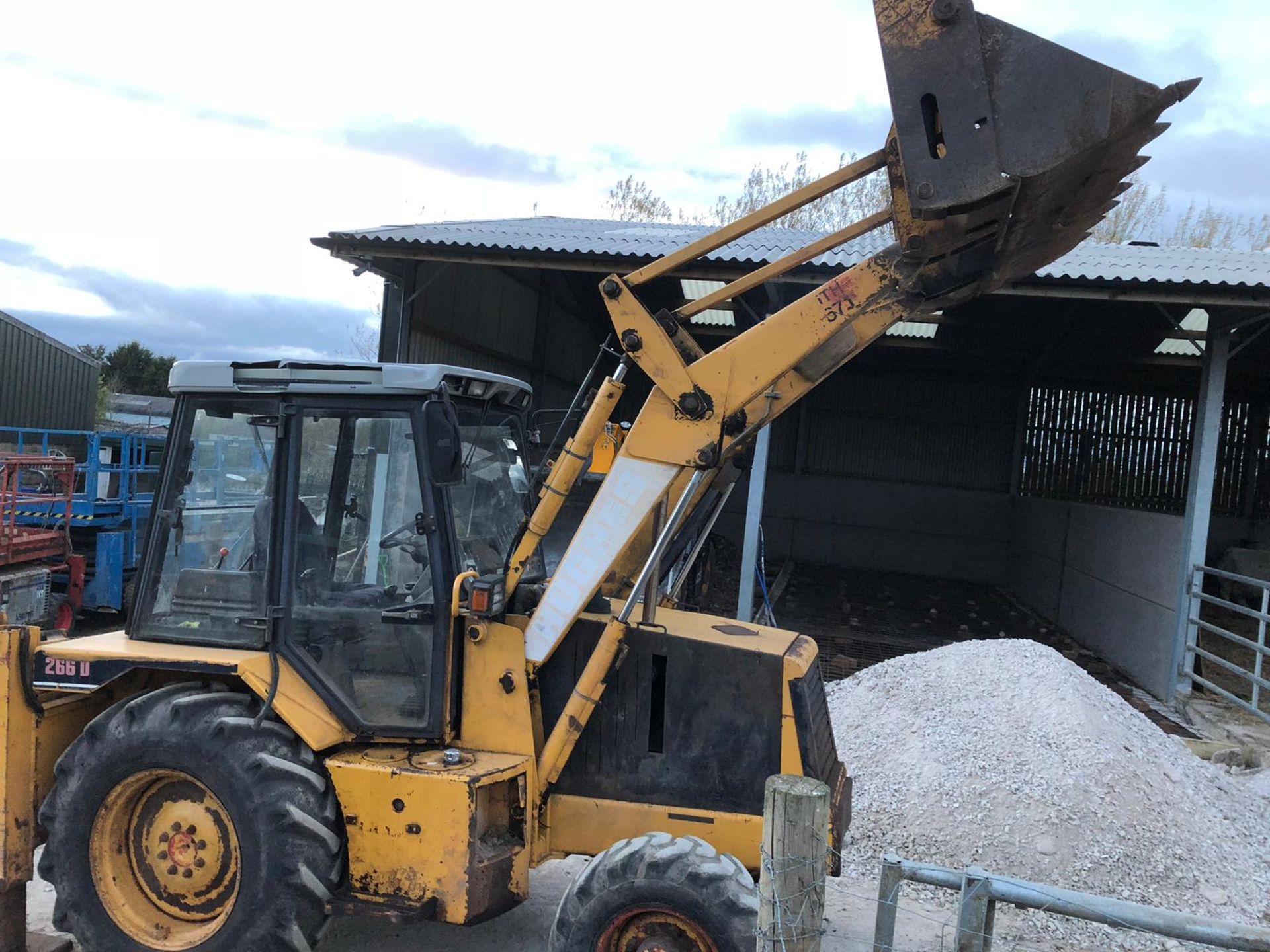 KOMATSU/FAI 266D BACKHOE LOADER, STARTS, RUNS LIFTS & DIGS, YEAR 1995 *PLUS VAT* - Image 6 of 18