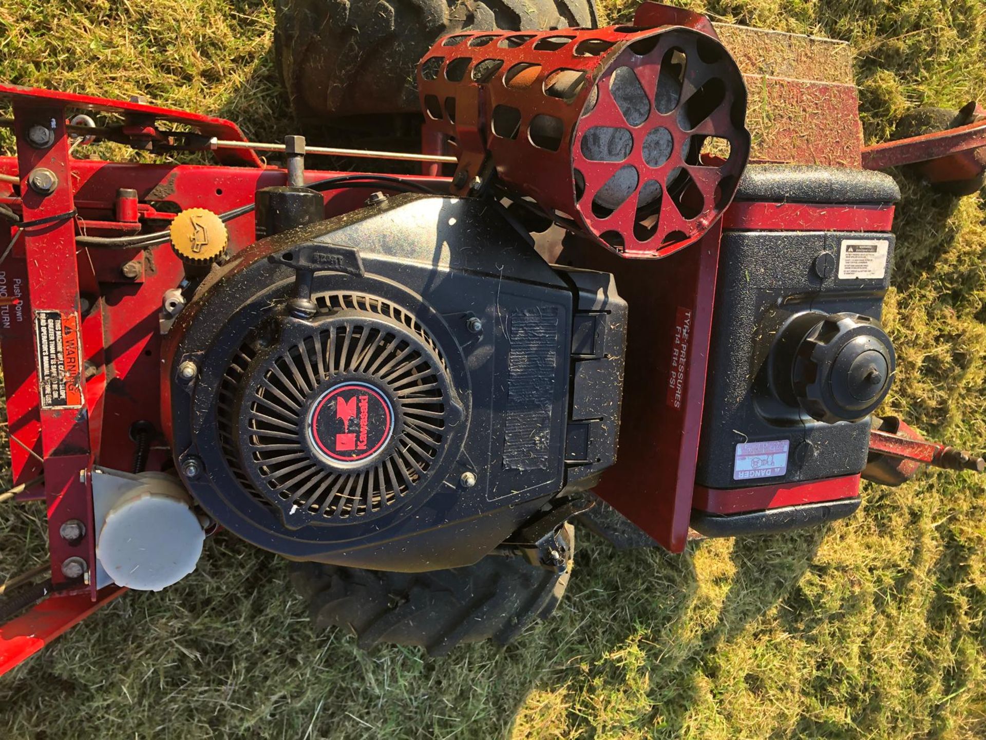 2005 FERRIS HW36 PROFESSIONAL KAWASAKI ENGINE 36" CUT WALK BEHIND HEAVY DUTY COMMERCIAL MOWER - Image 18 of 19