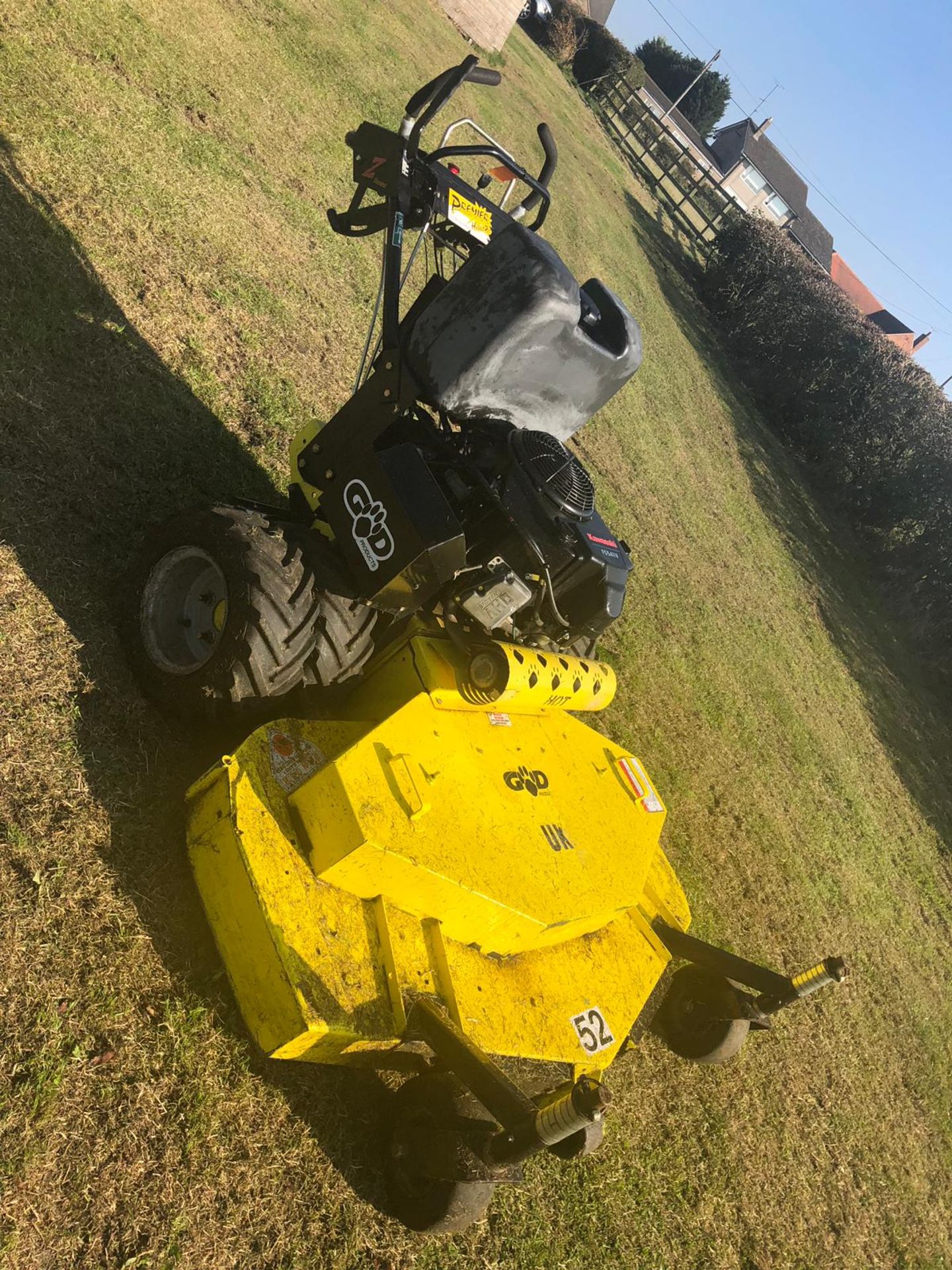 GREAT DANE HEAVY DUTY 4 WHEELED WALK BEHIND PUSH COMMERCIAL MOWER, 52" CUTTING WIDTH *PLUS VAT* - Image 2 of 17