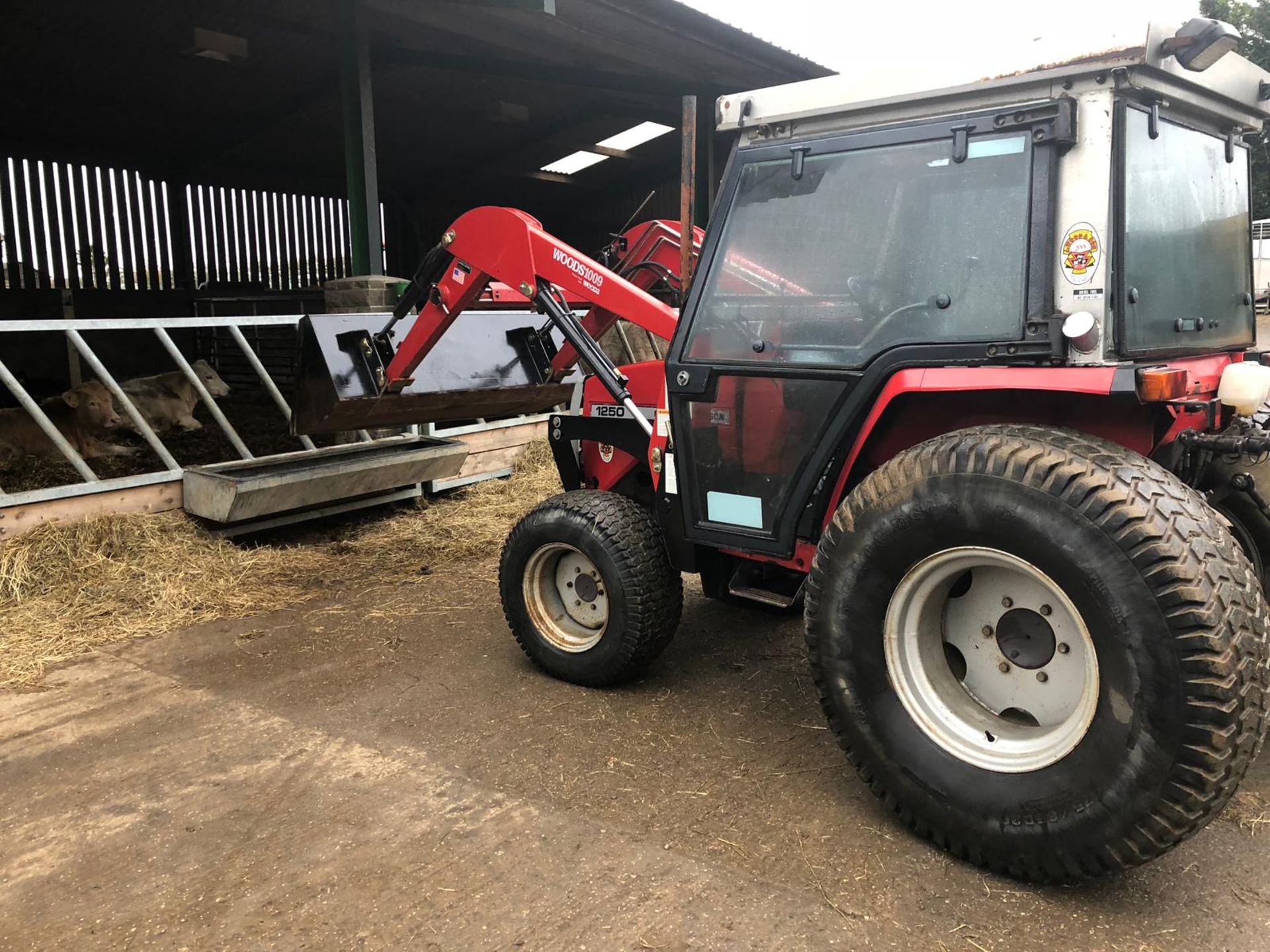 MASSEY FERGUSON 1250 COMPACT TRACTOR WITH FULL CAB AND FRONT LOADING SHOVEL *PLUS VAT* - Image 3 of 25