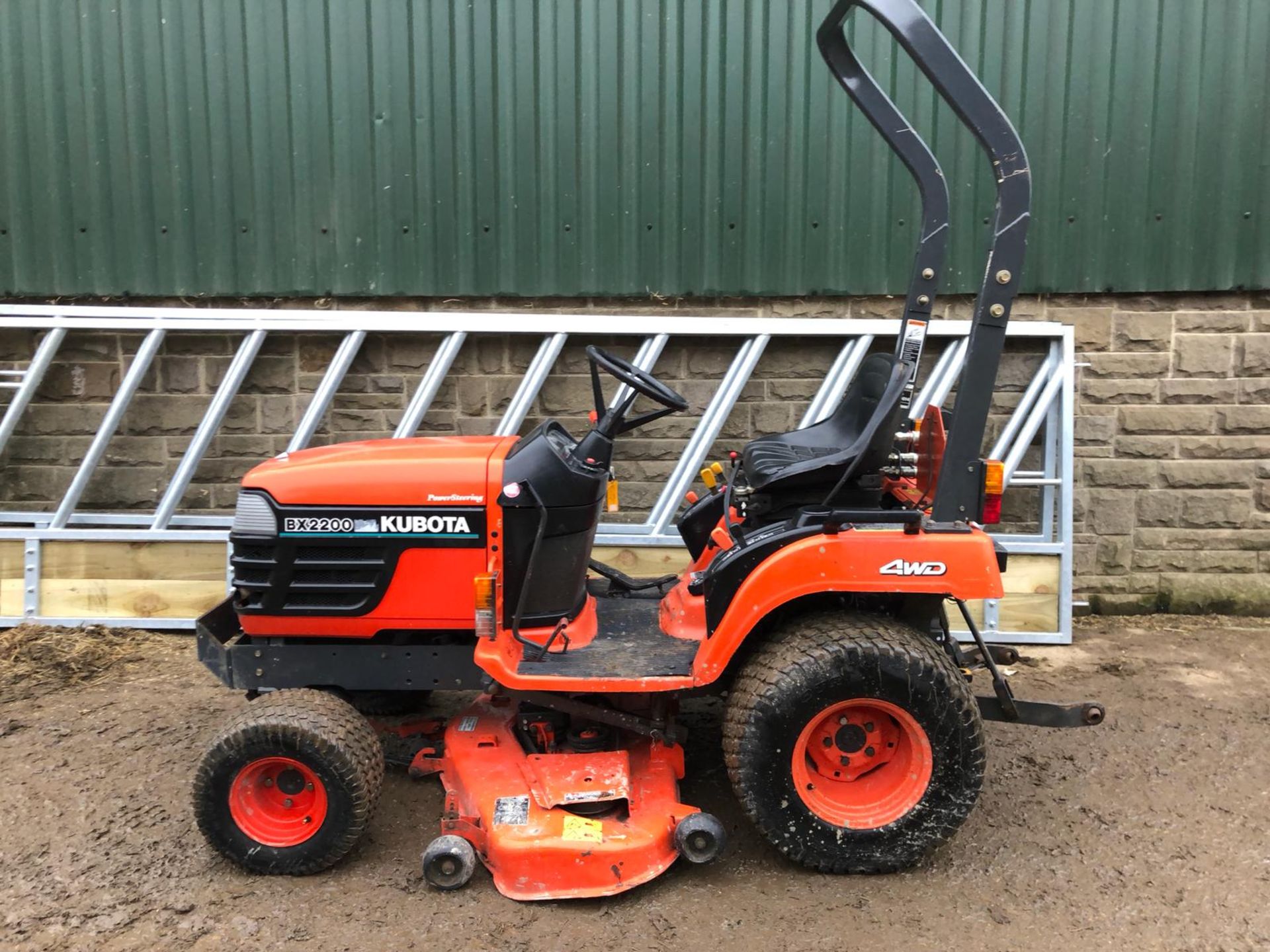 KUBOTA BX2200 4WD RIDE ON DIESEL LAWN MOWER WITH POWER STEERING *PLUS VAT* - Image 2 of 15