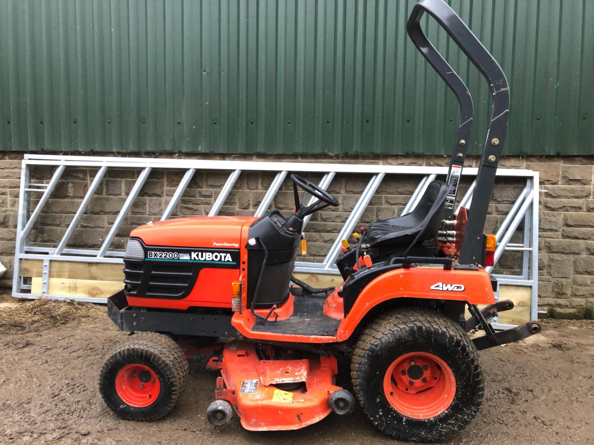 KUBOTA BX2200 4WD RIDE ON DIESEL LAWN MOWER WITH POWER STEERING *PLUS VAT* - Image 4 of 15