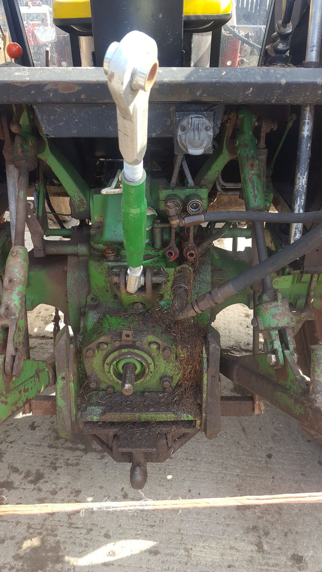 1981 JOHN DEERE 2040 DIESEL LOADING TRACTOR *PLUS VAT* - Image 5 of 9