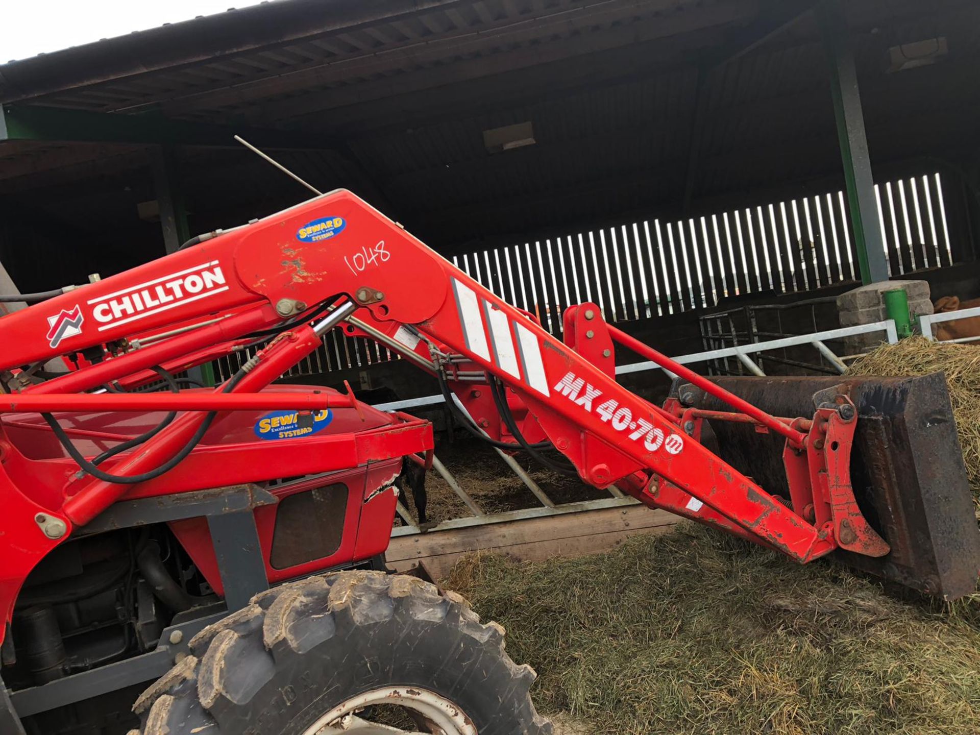 1996/P REG CASE IH 4230 DIESEL TRACTOR WITH CHILLTON MX 40-70 SPIKED LOADER *PLUS VAT* - Image 5 of 23